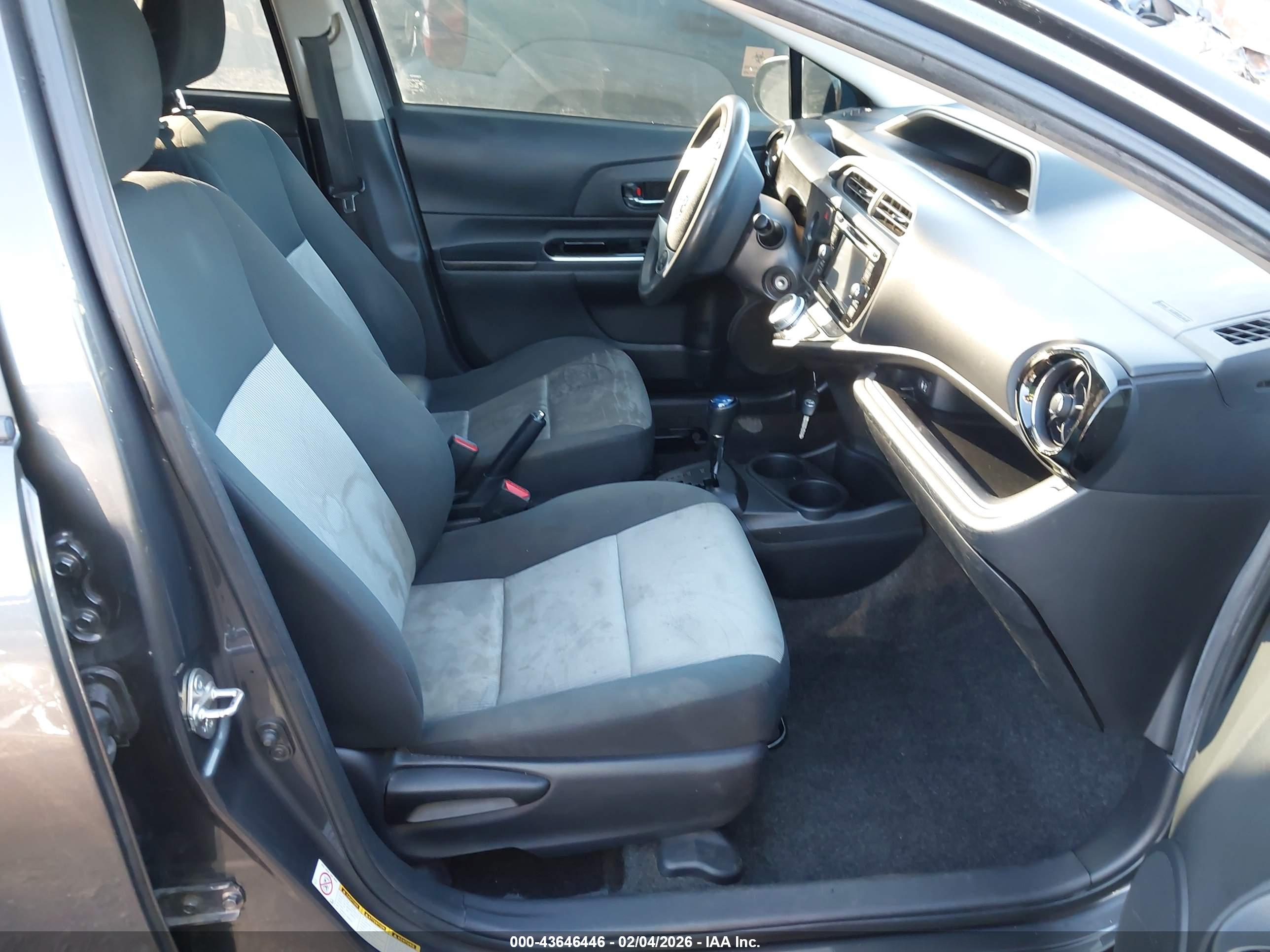 TOYOTA PRIUS image 5