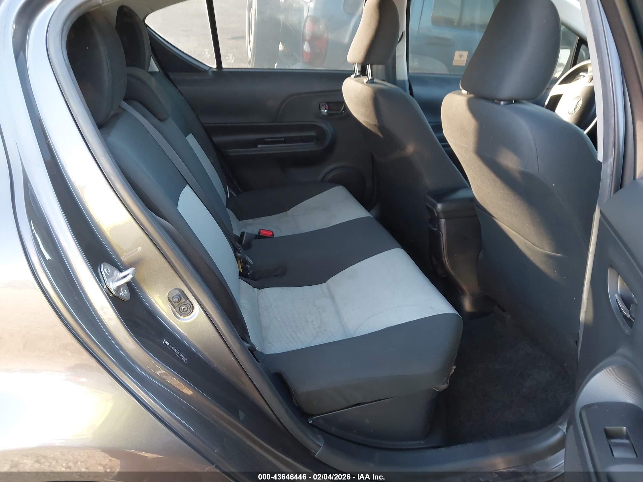 TOYOTA PRIUS image 8