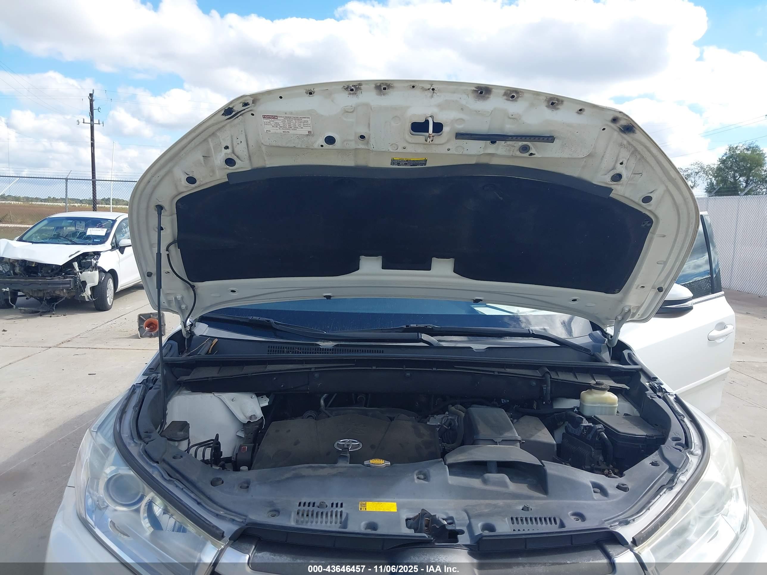 TOYOTA HIGHLANDER image 10