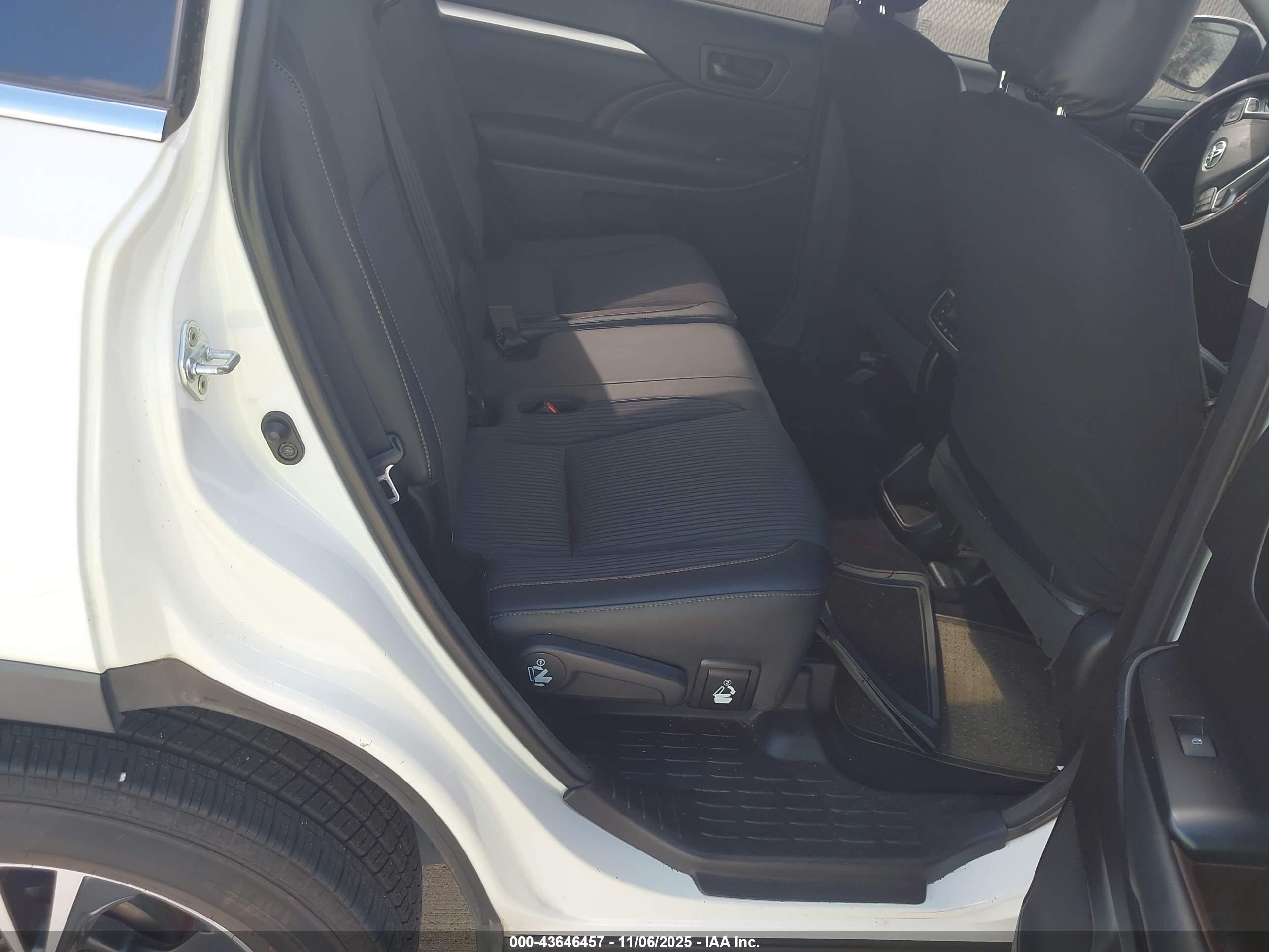 TOYOTA HIGHLANDER image 8