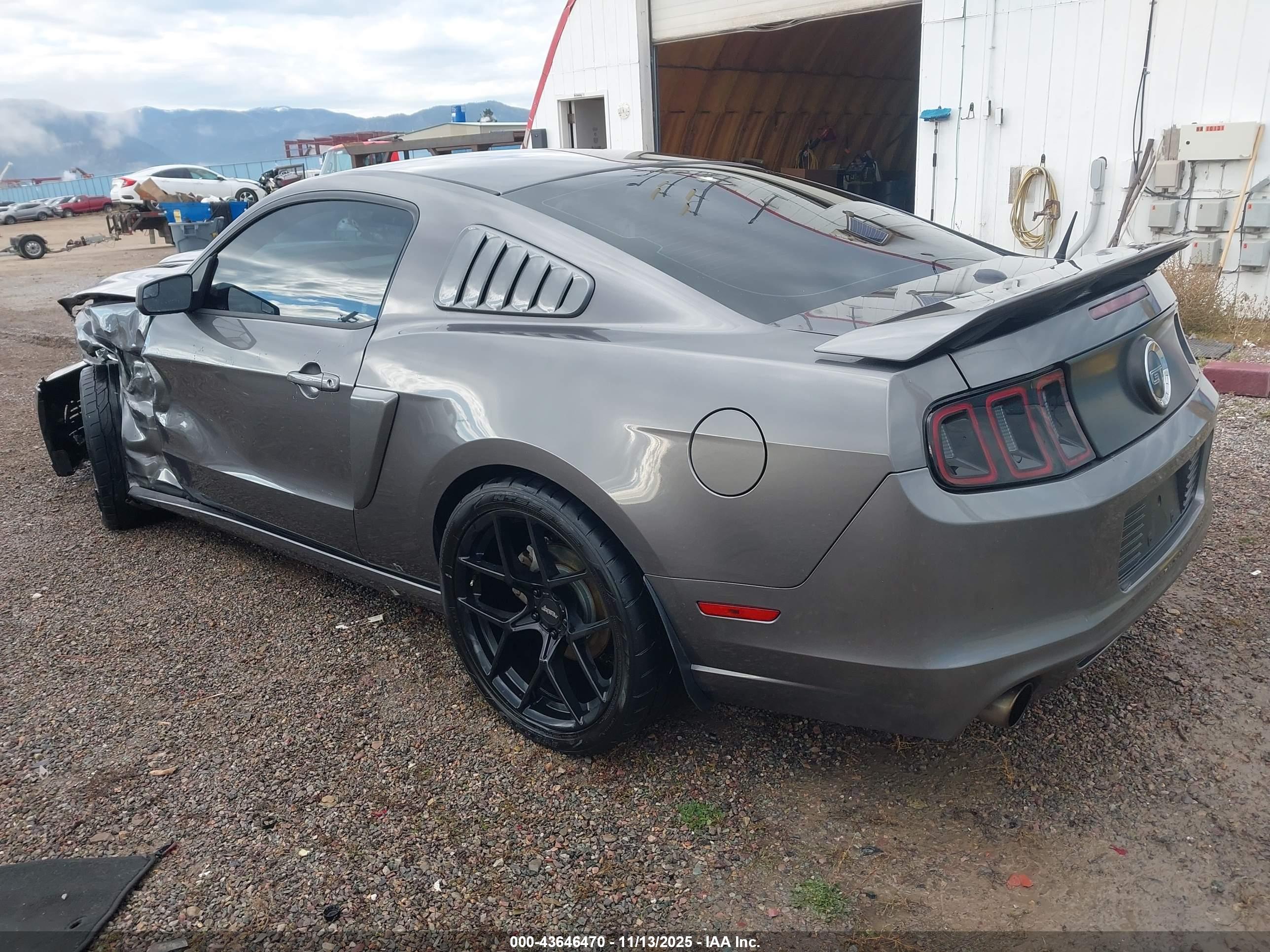 FORD MUSTANG image 3