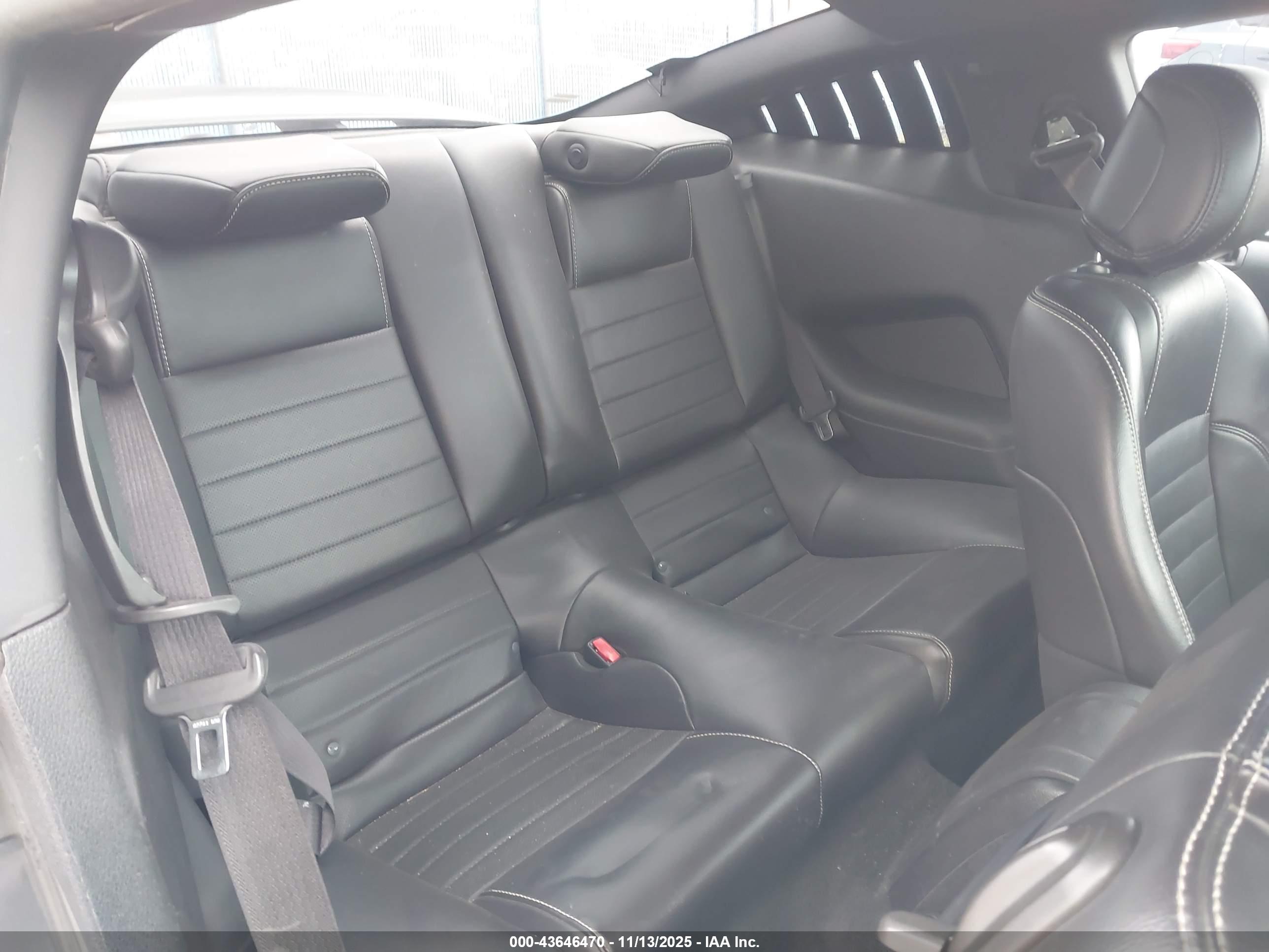 FORD MUSTANG image 8