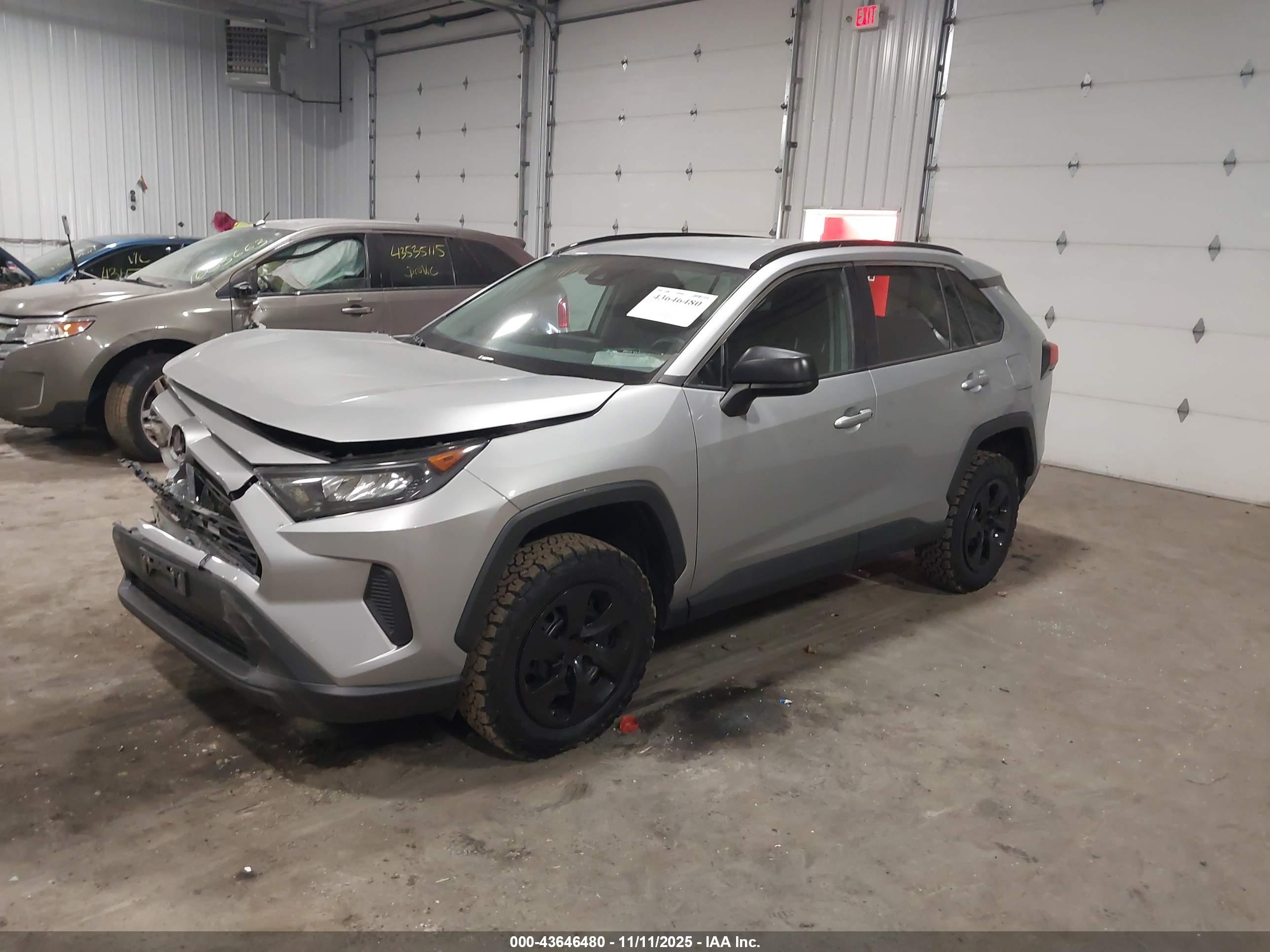 TOYOTA RAV4 image 2