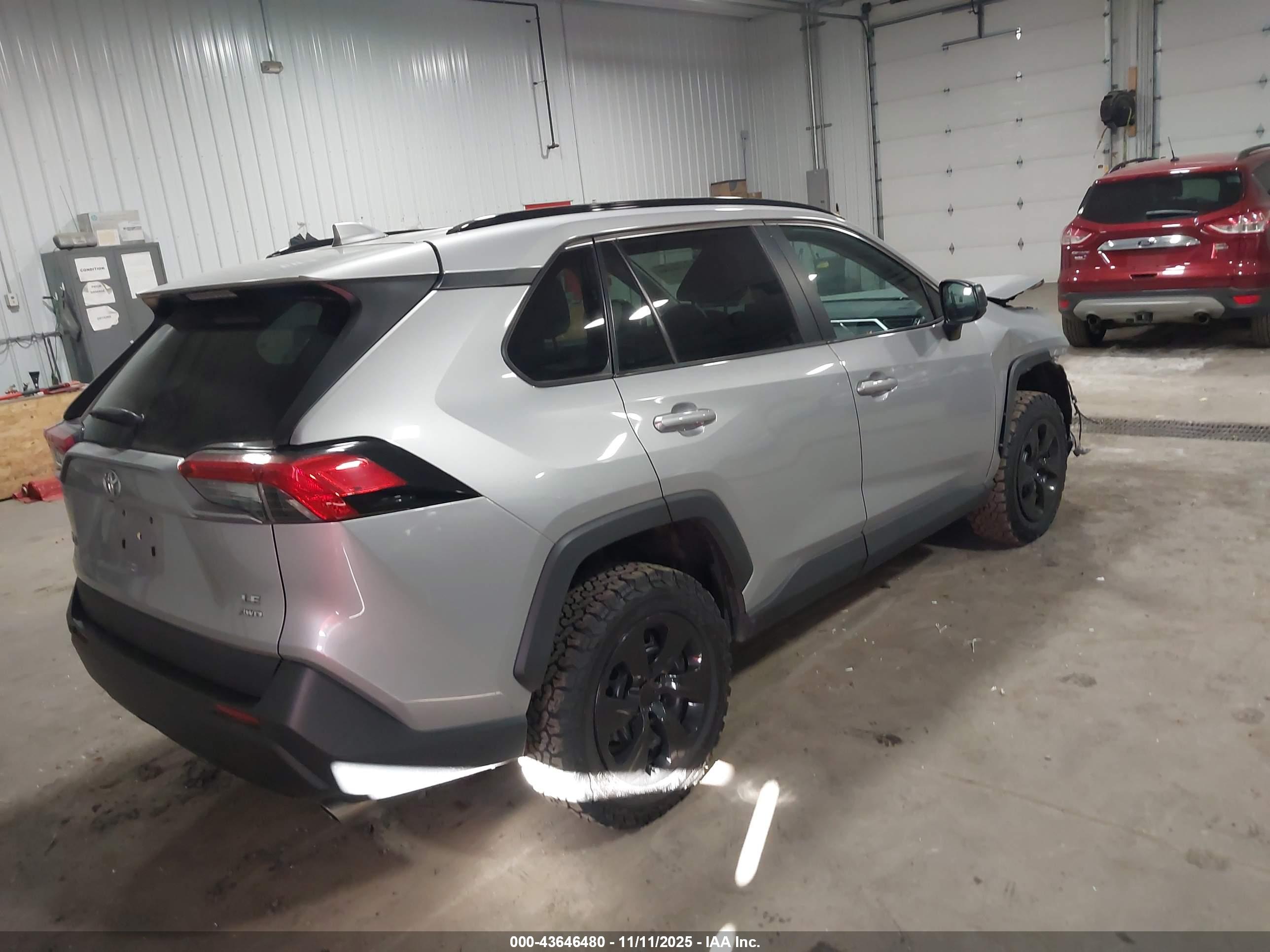 TOYOTA RAV4 image 4