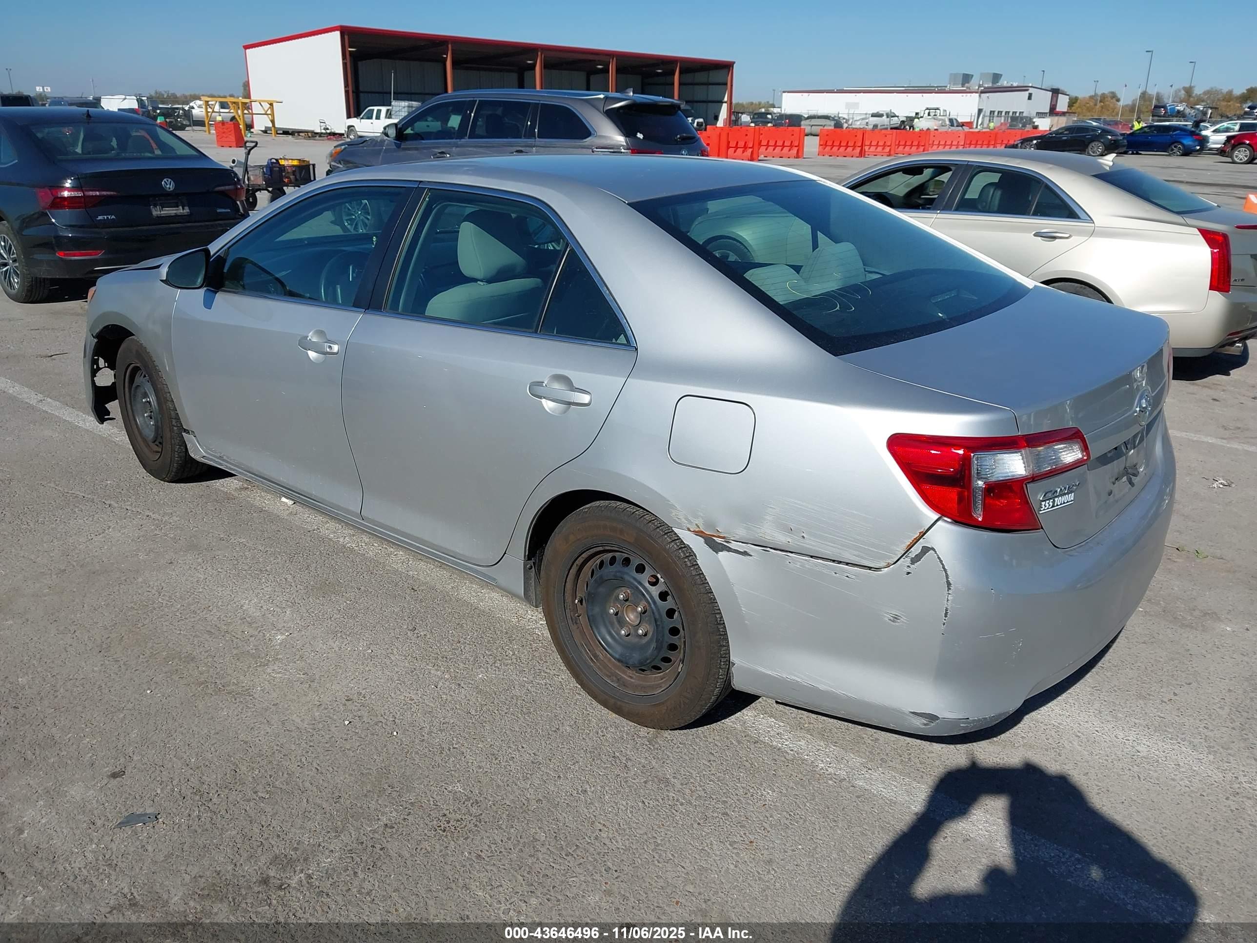 TOYOTA CAMRY image 3