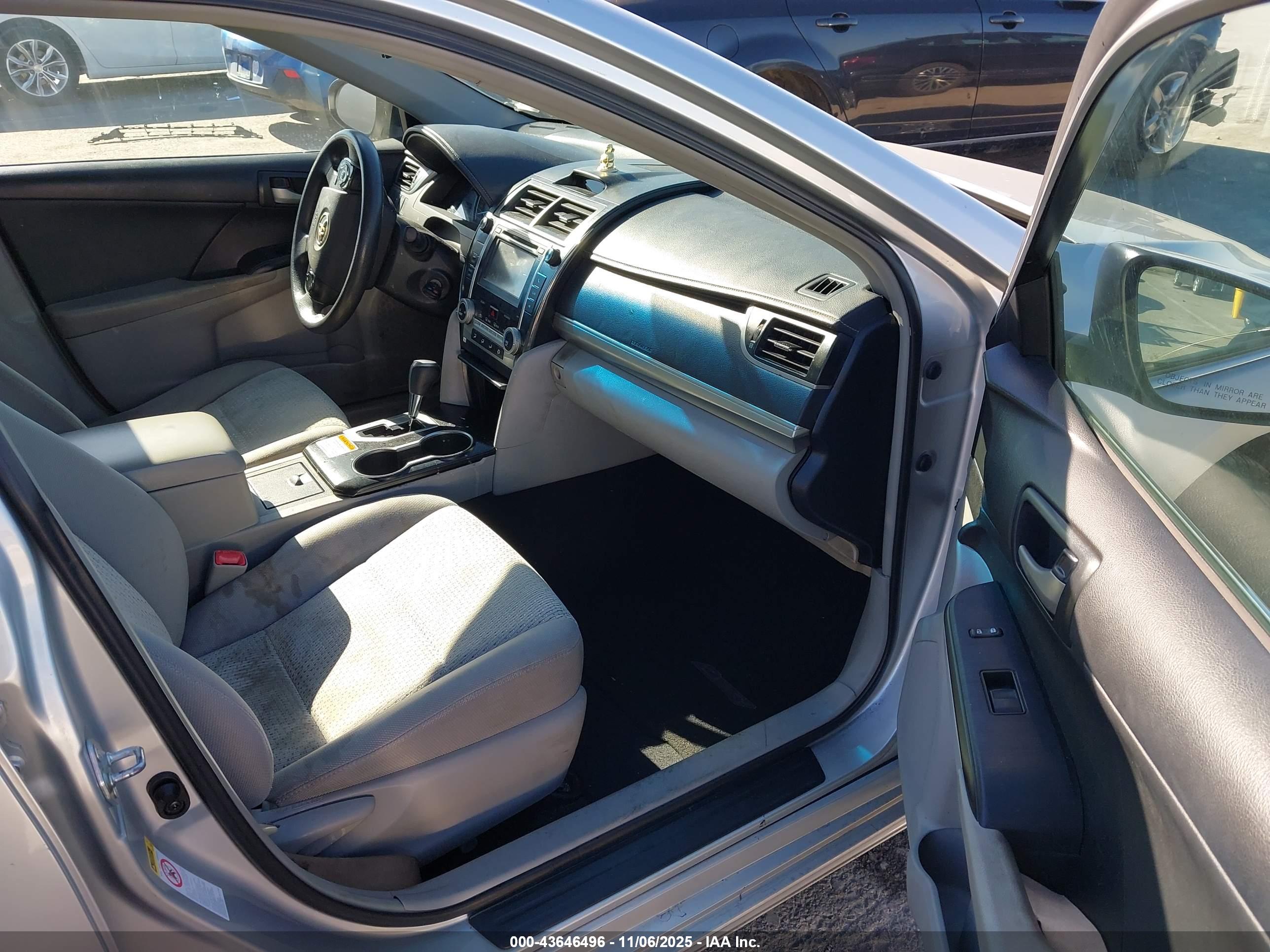 TOYOTA CAMRY image 5