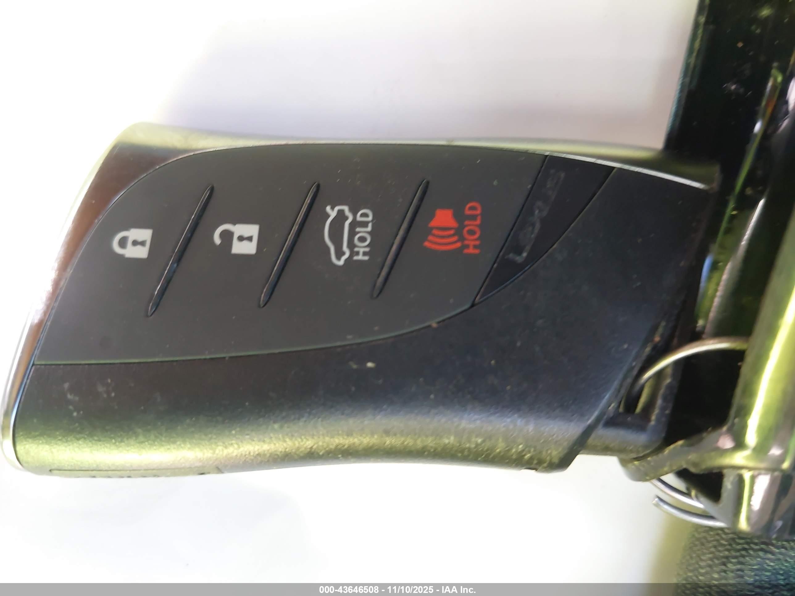 LEXUS ES image 11