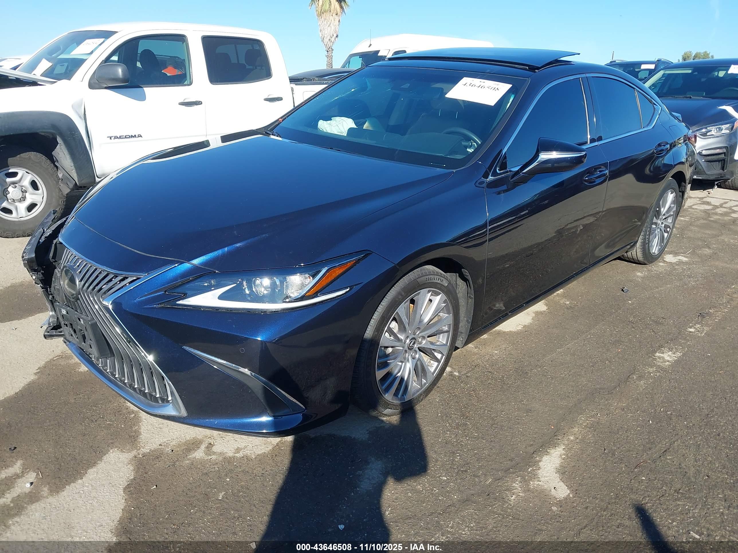 LEXUS ES image 2