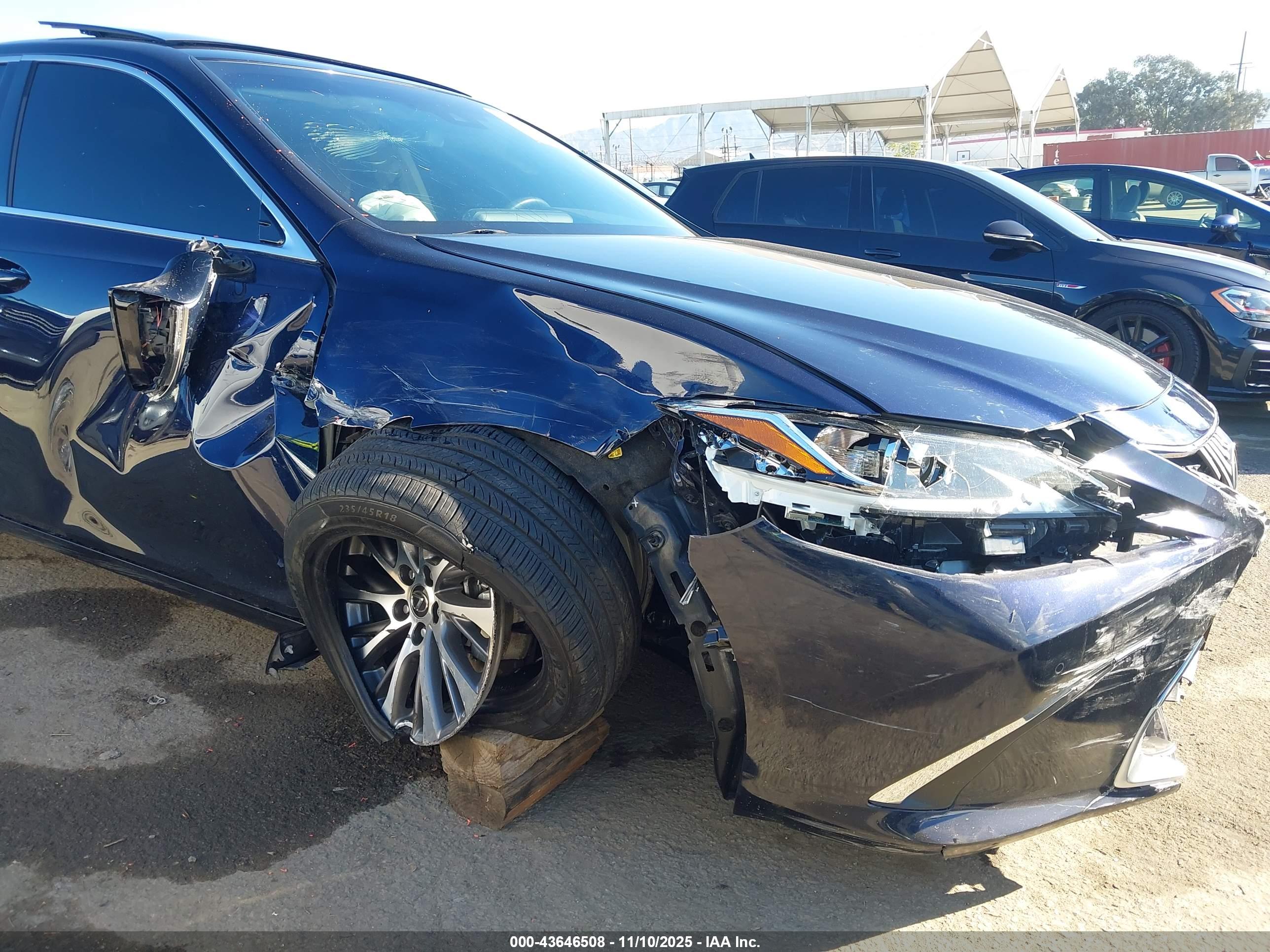 LEXUS ES image 6