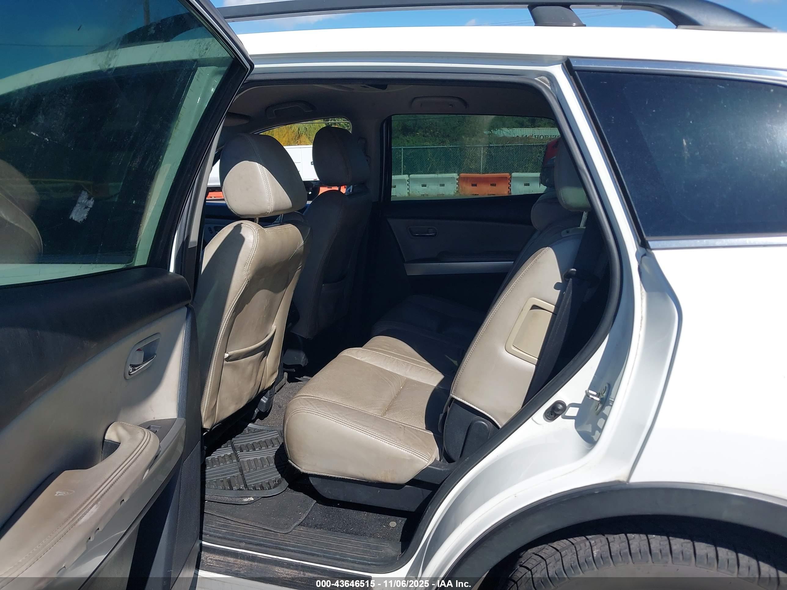 MAZDA CX-9 image 8