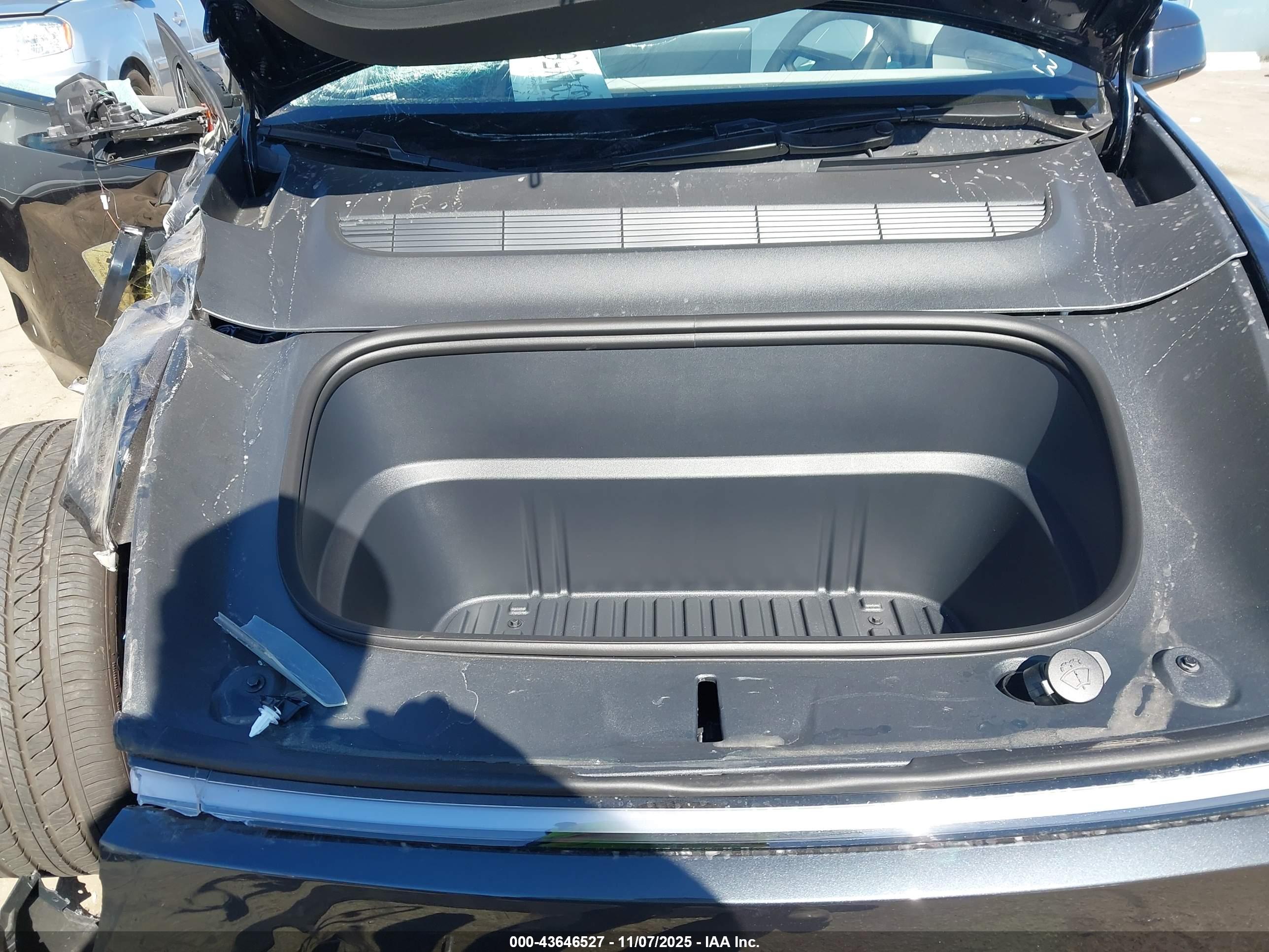 TESLA MODEL image 10