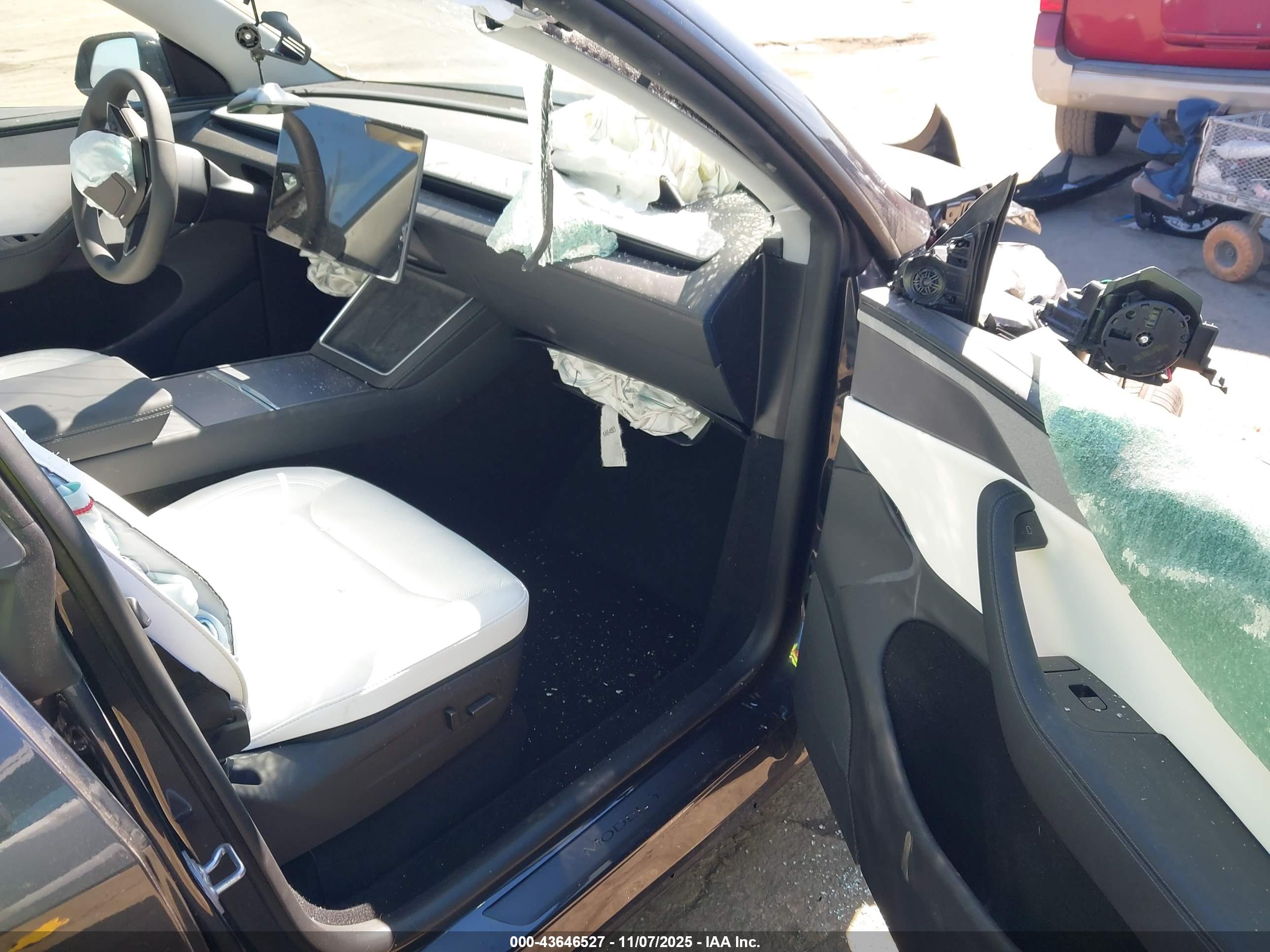 TESLA MODEL image 5