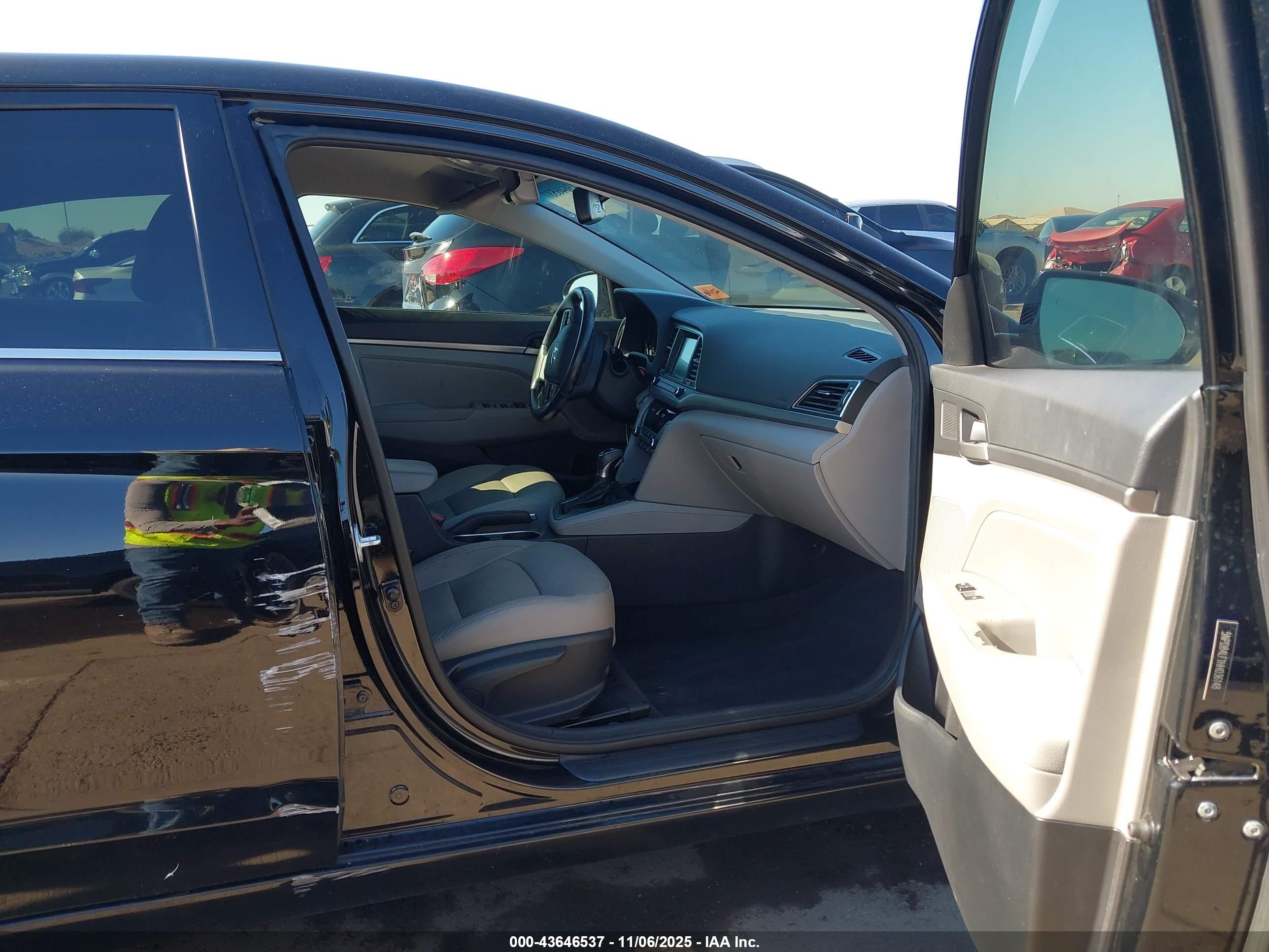 HYUNDAI ELANTRA image 5