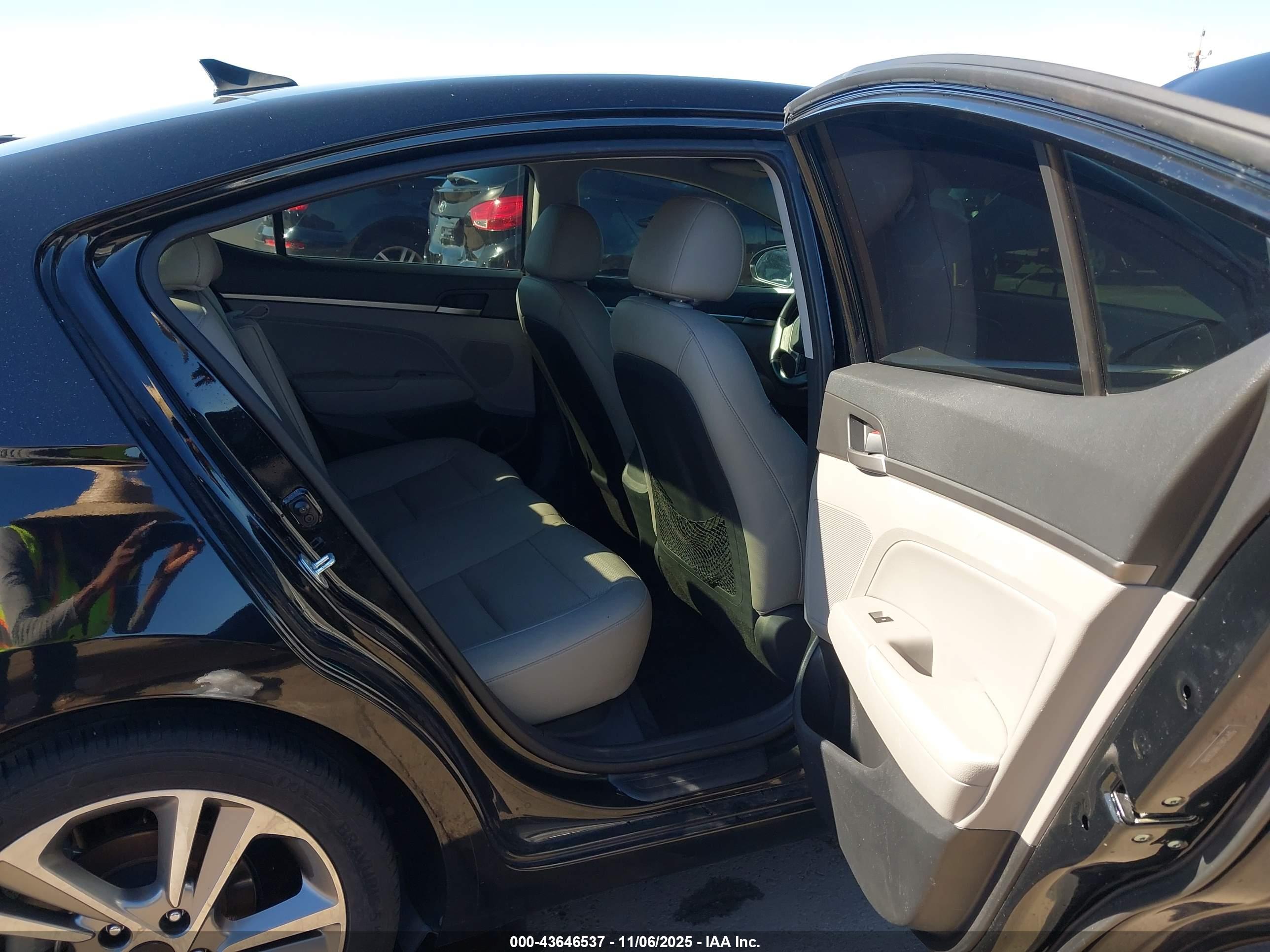 HYUNDAI ELANTRA image 8