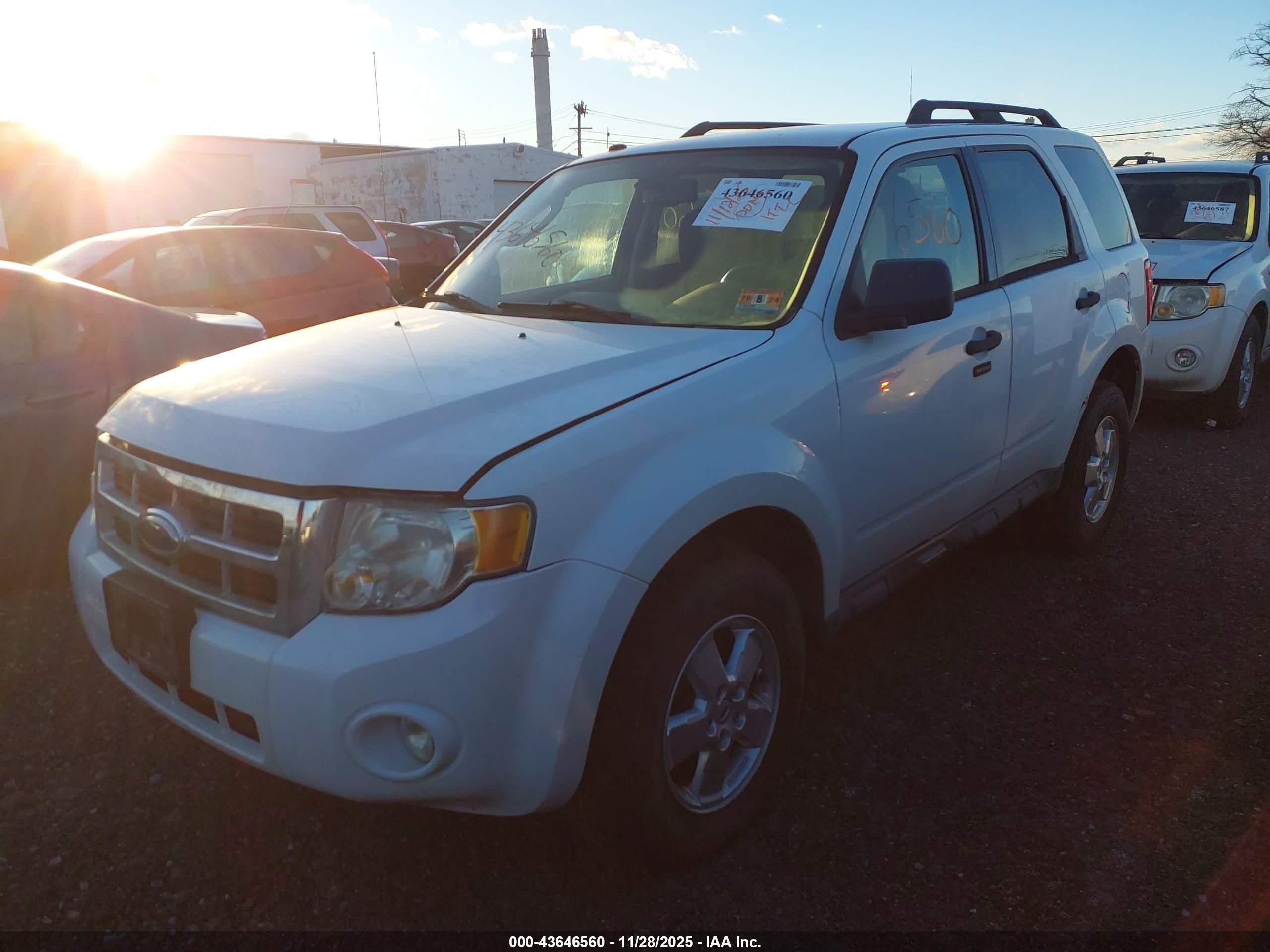 FORD ESCAPE image 2