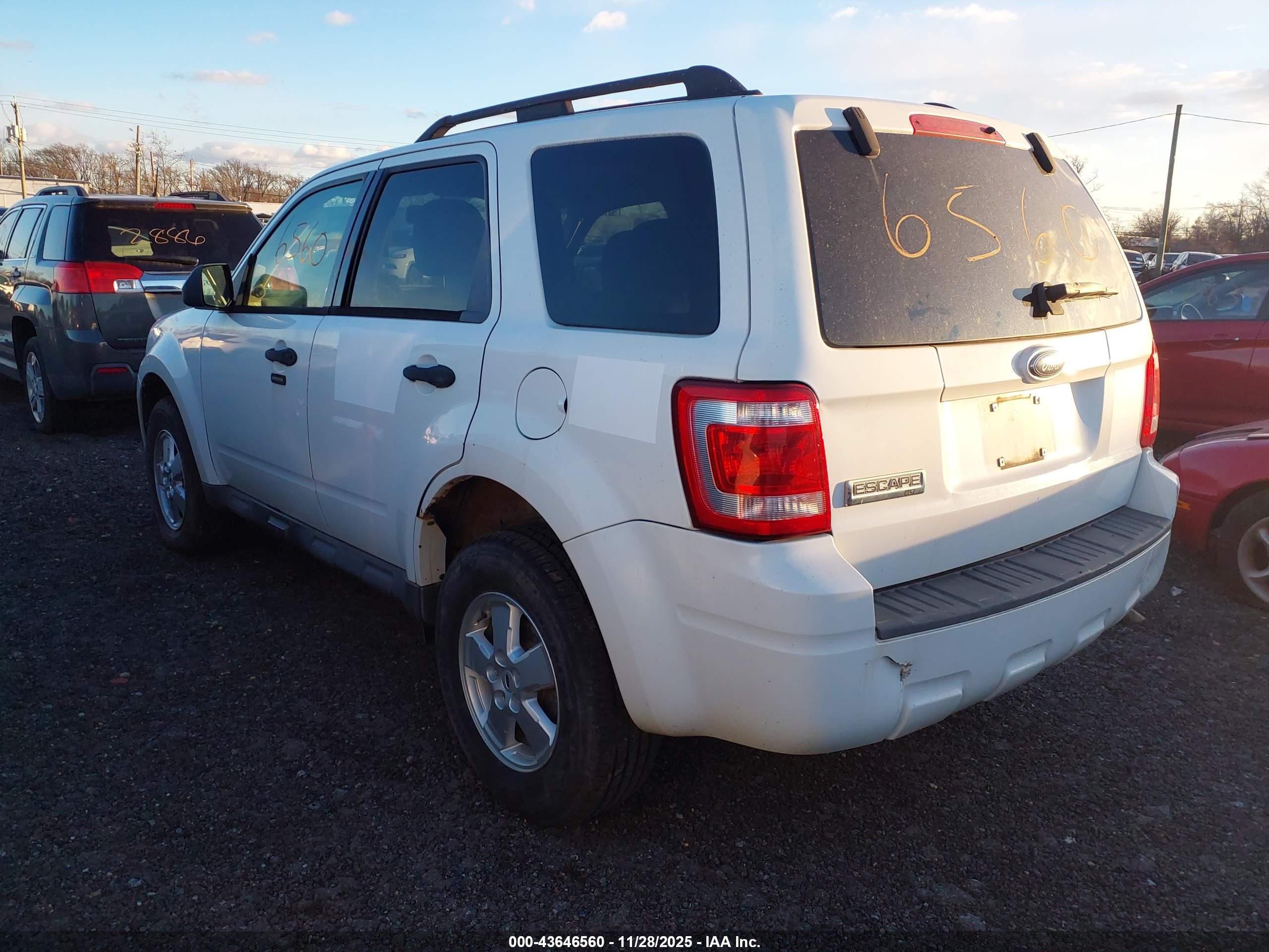 FORD ESCAPE image 3