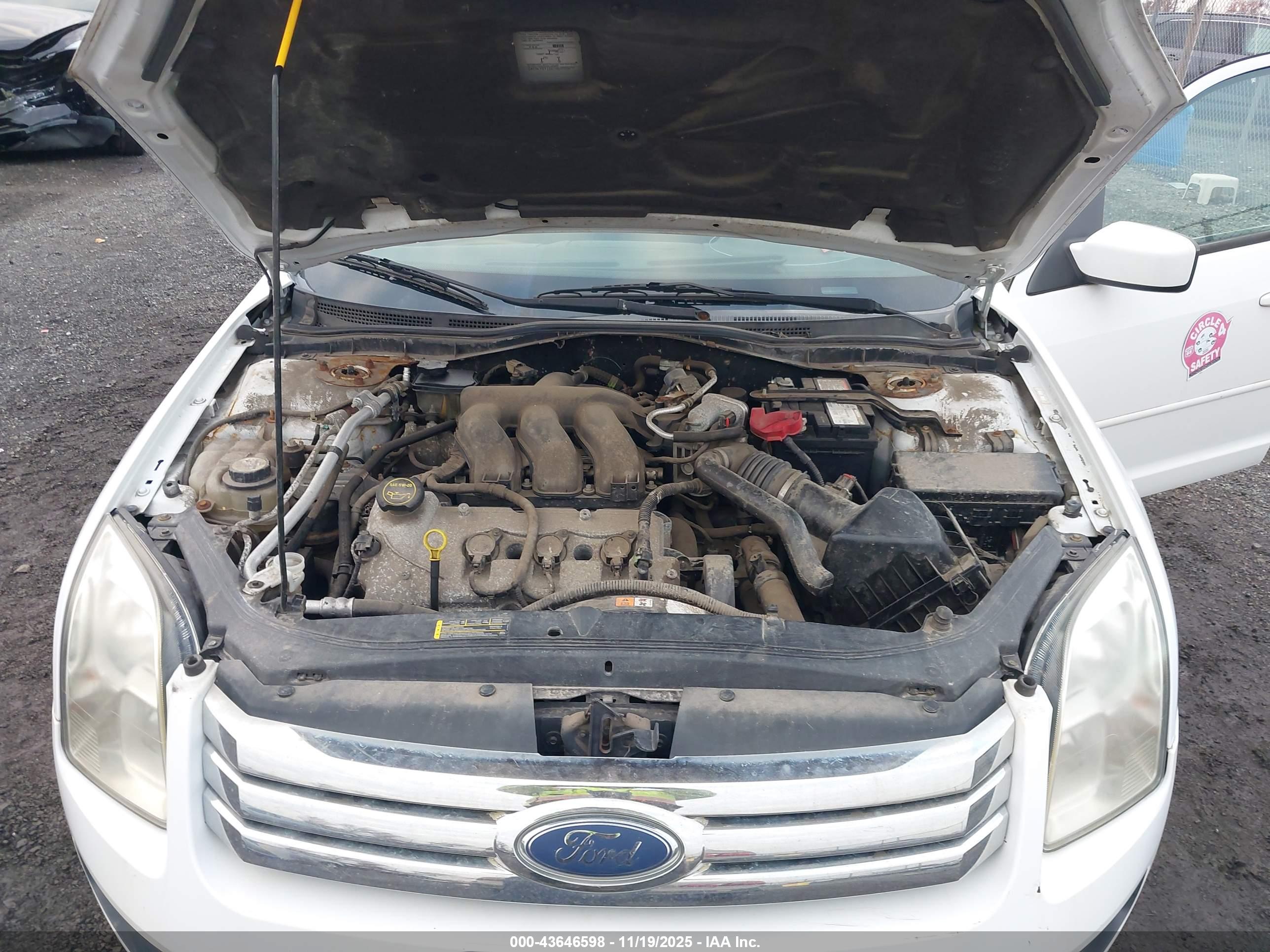 FORD FUSION image 10