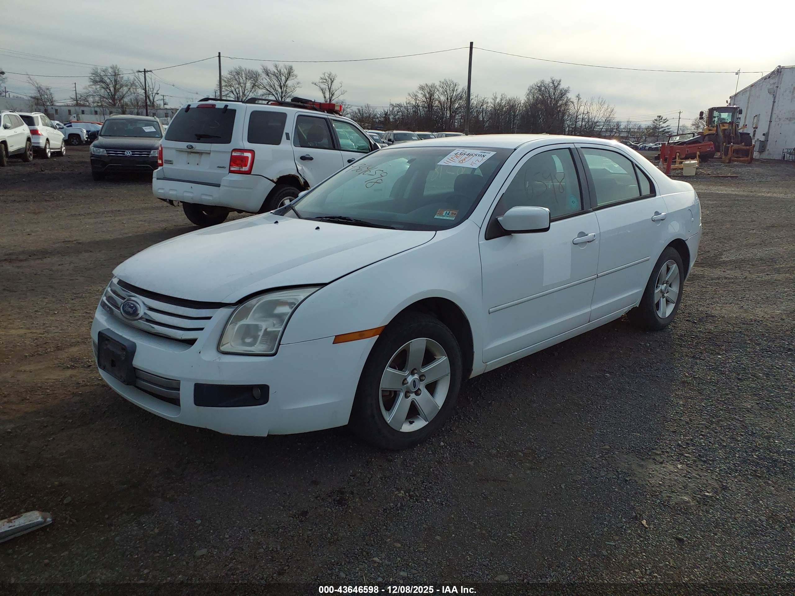 FORD FUSION image 2