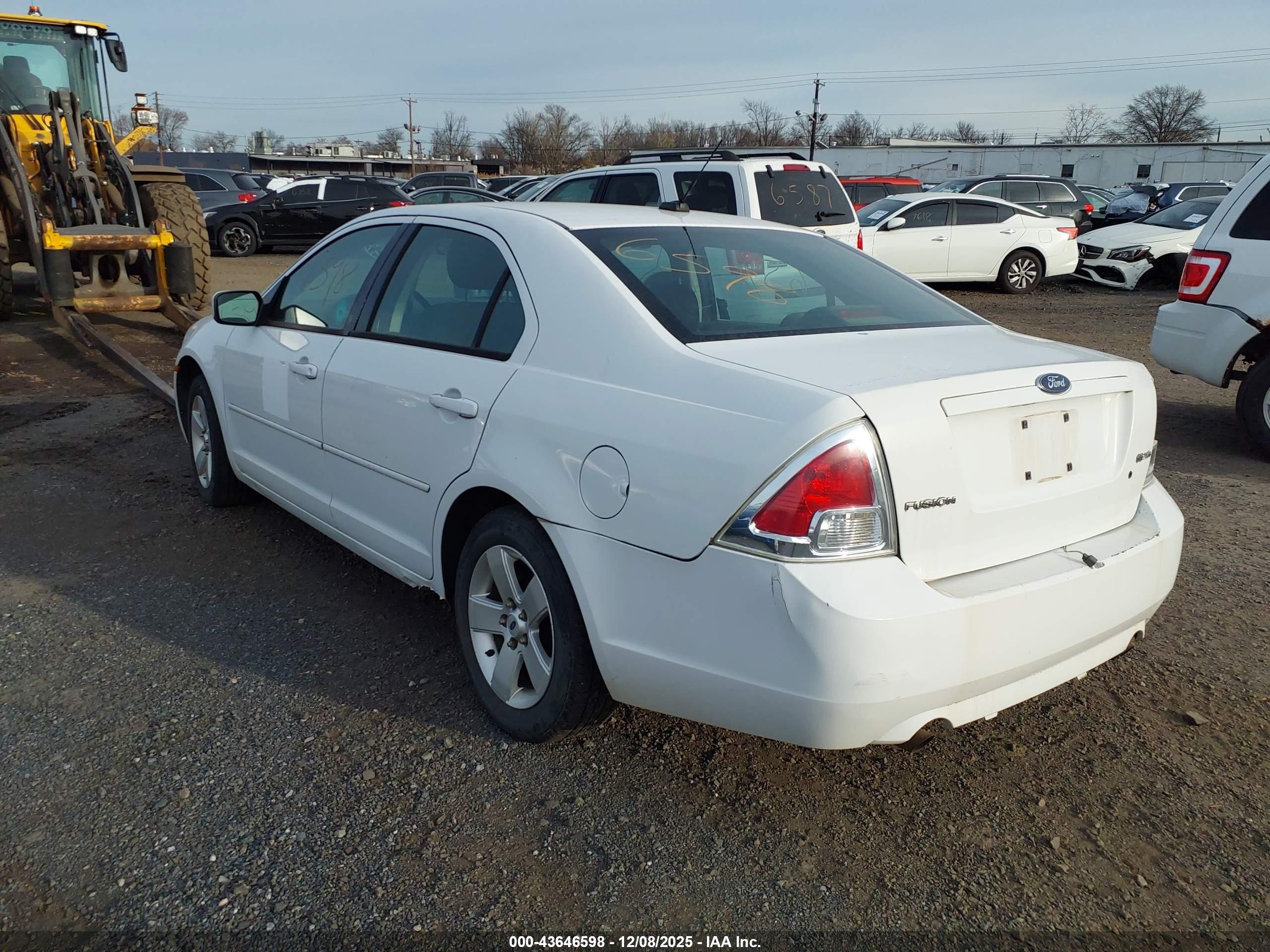 FORD FUSION image 3