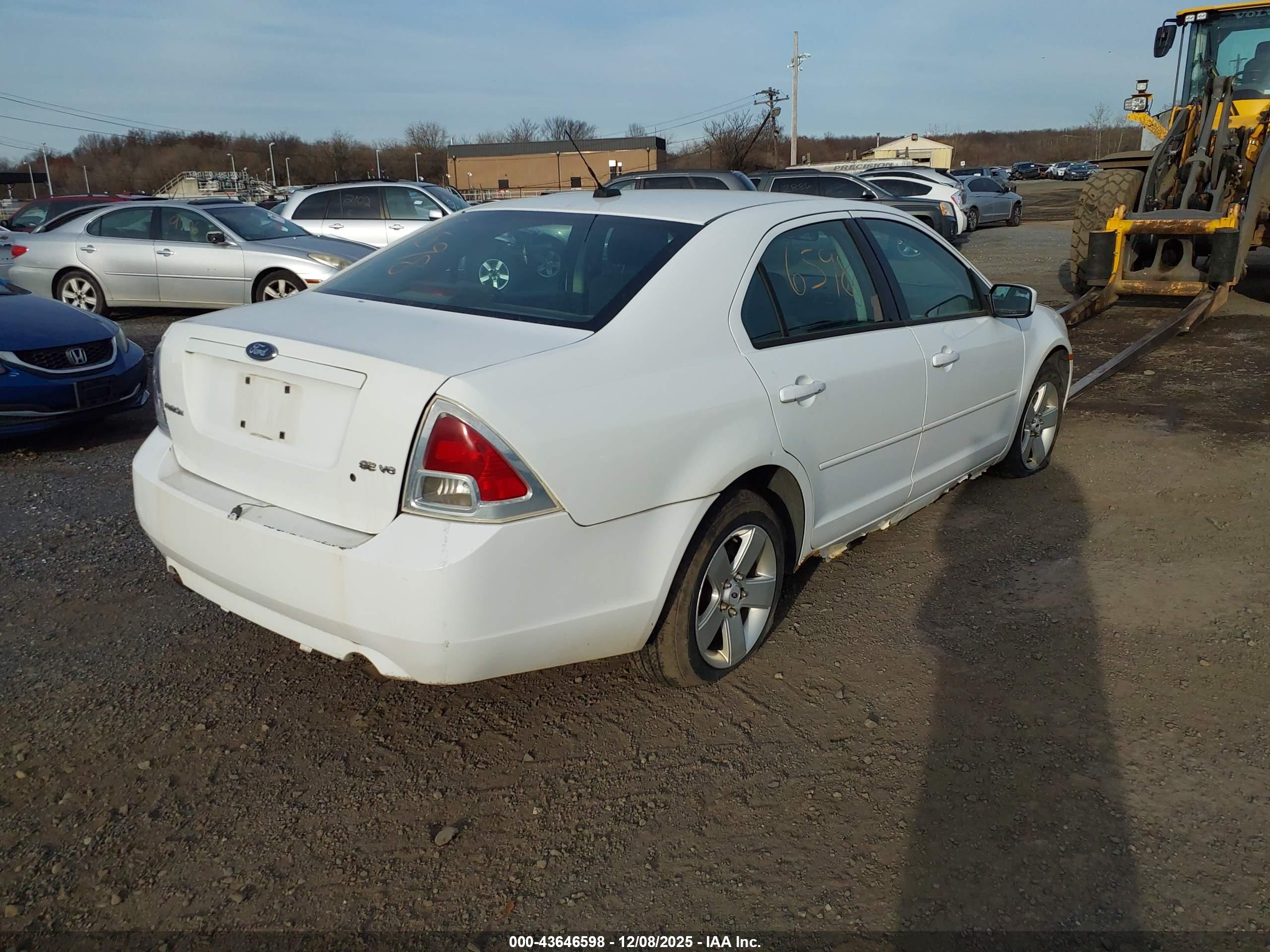 FORD FUSION image 4