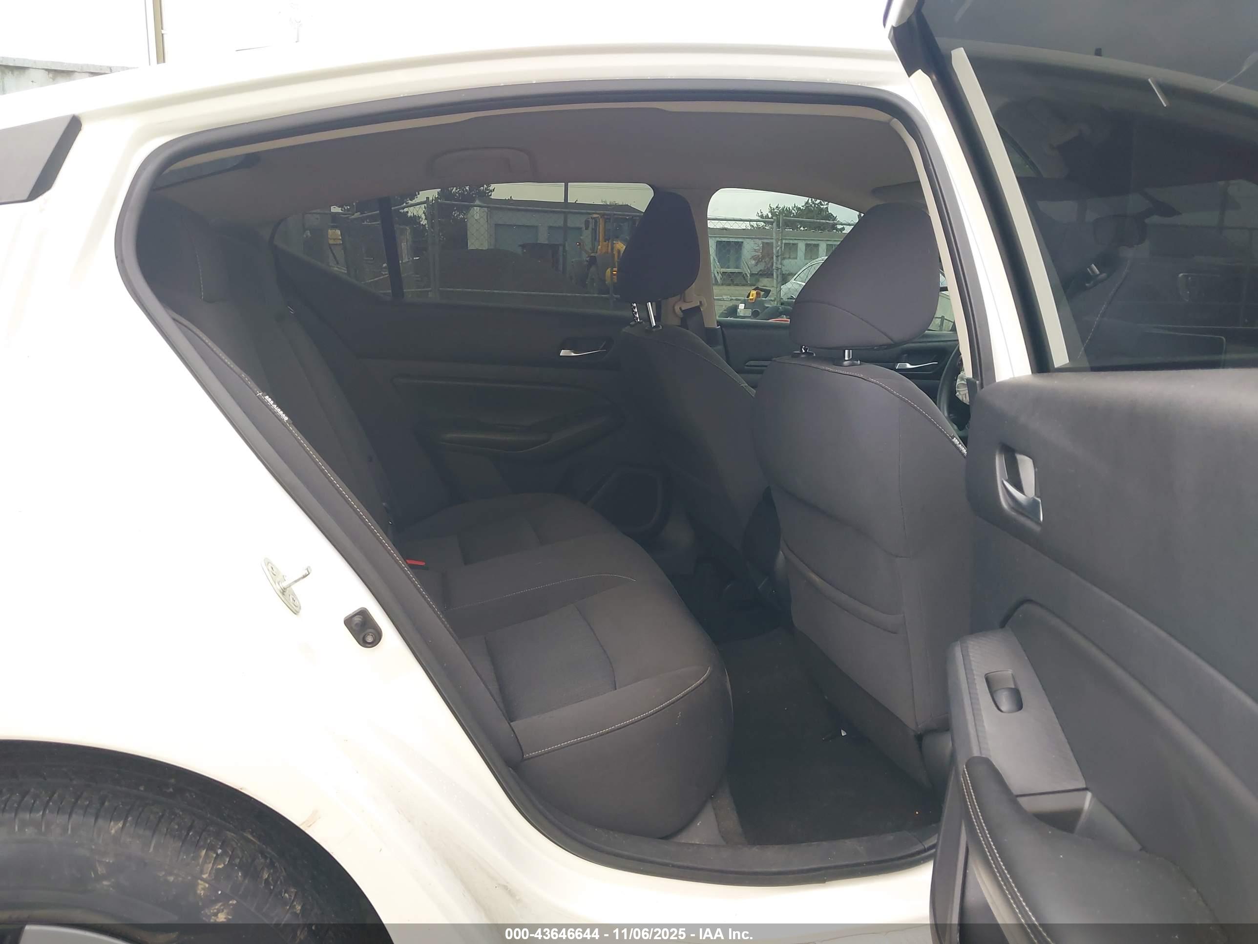 NISSAN ALTIMA image 8