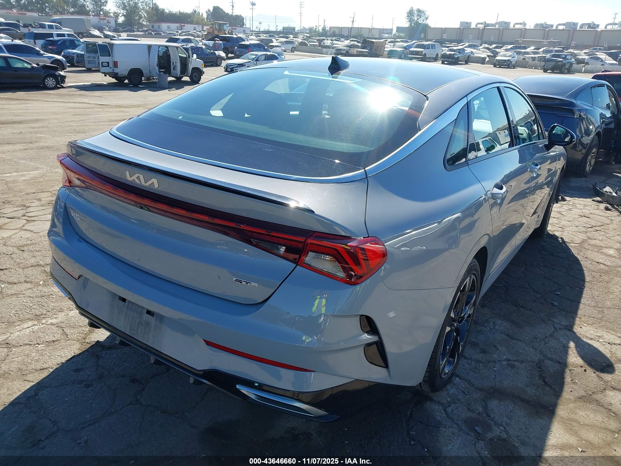 KIA K5 image 4