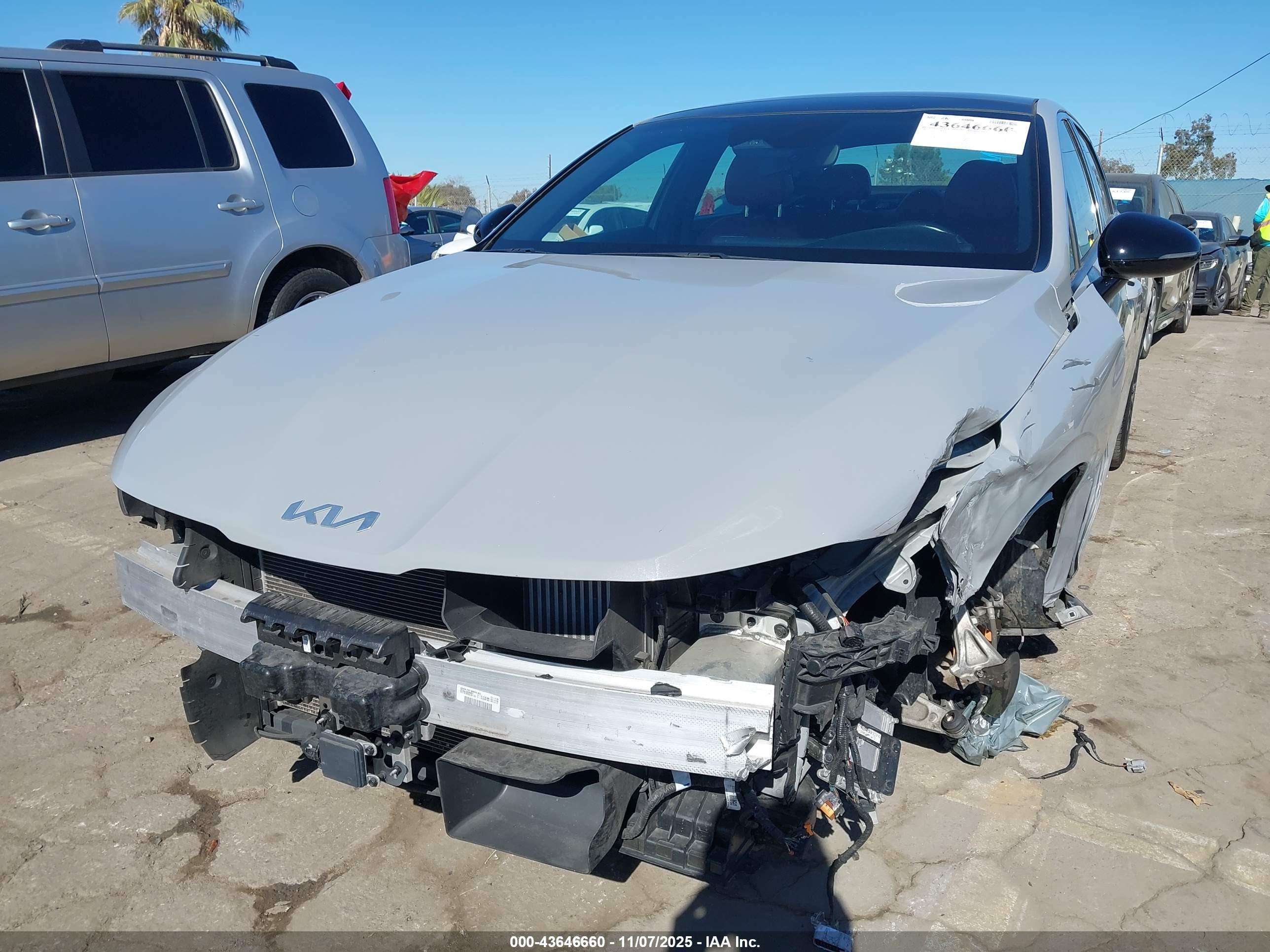 KIA K5 image 6