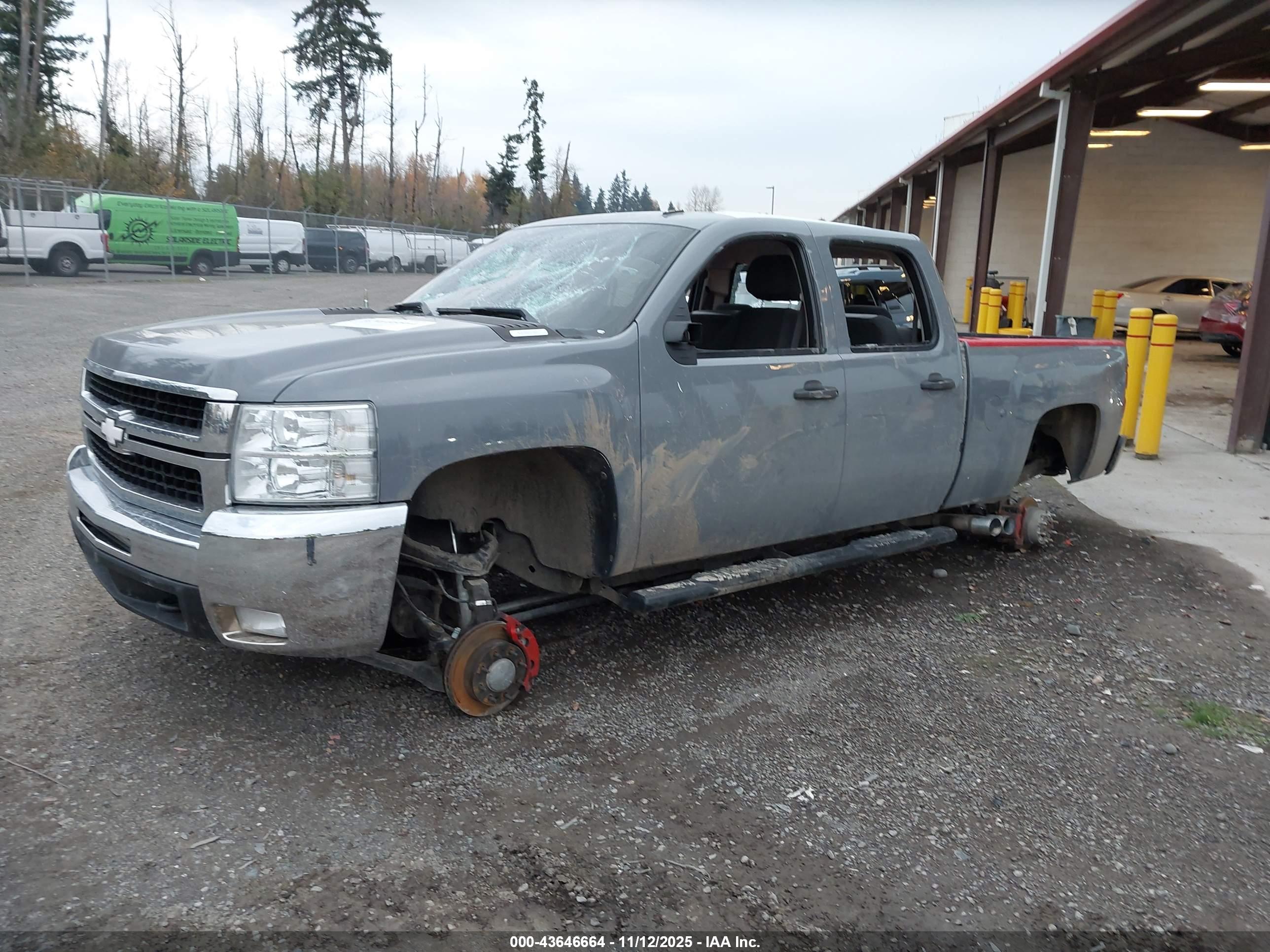 CHEVROLET SILVERADO image 2