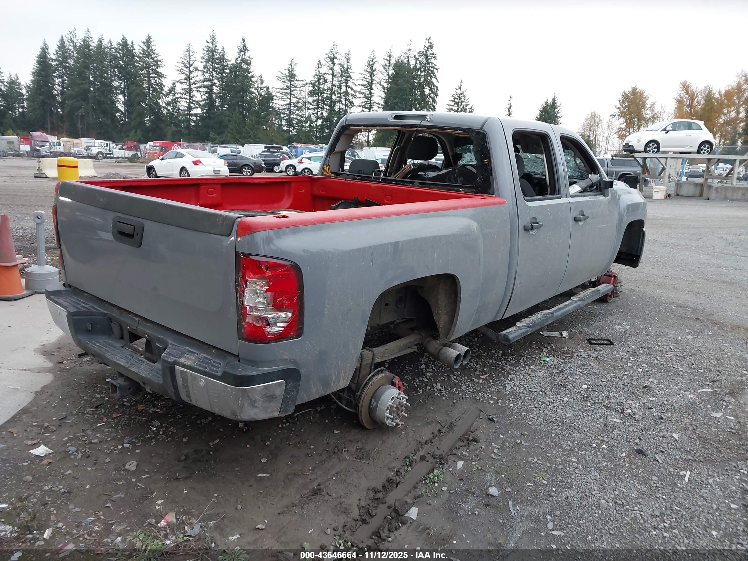 CHEVROLET SILVERADO image 4