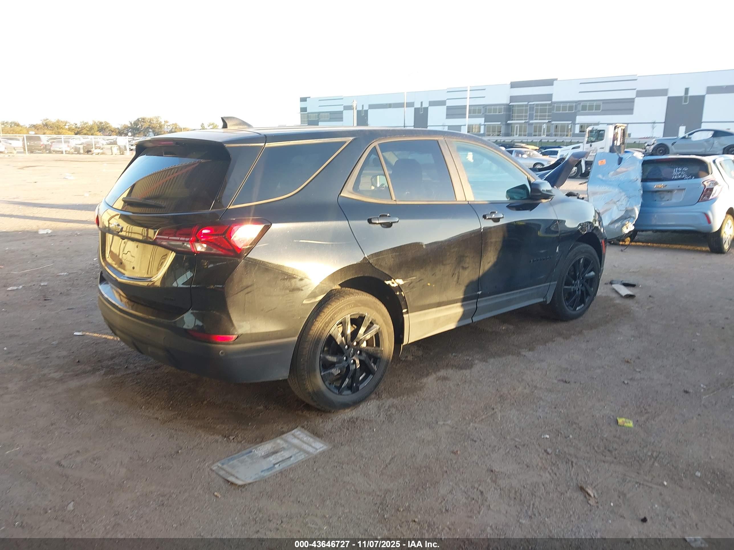 CHEVROLET EQUINOX image 4