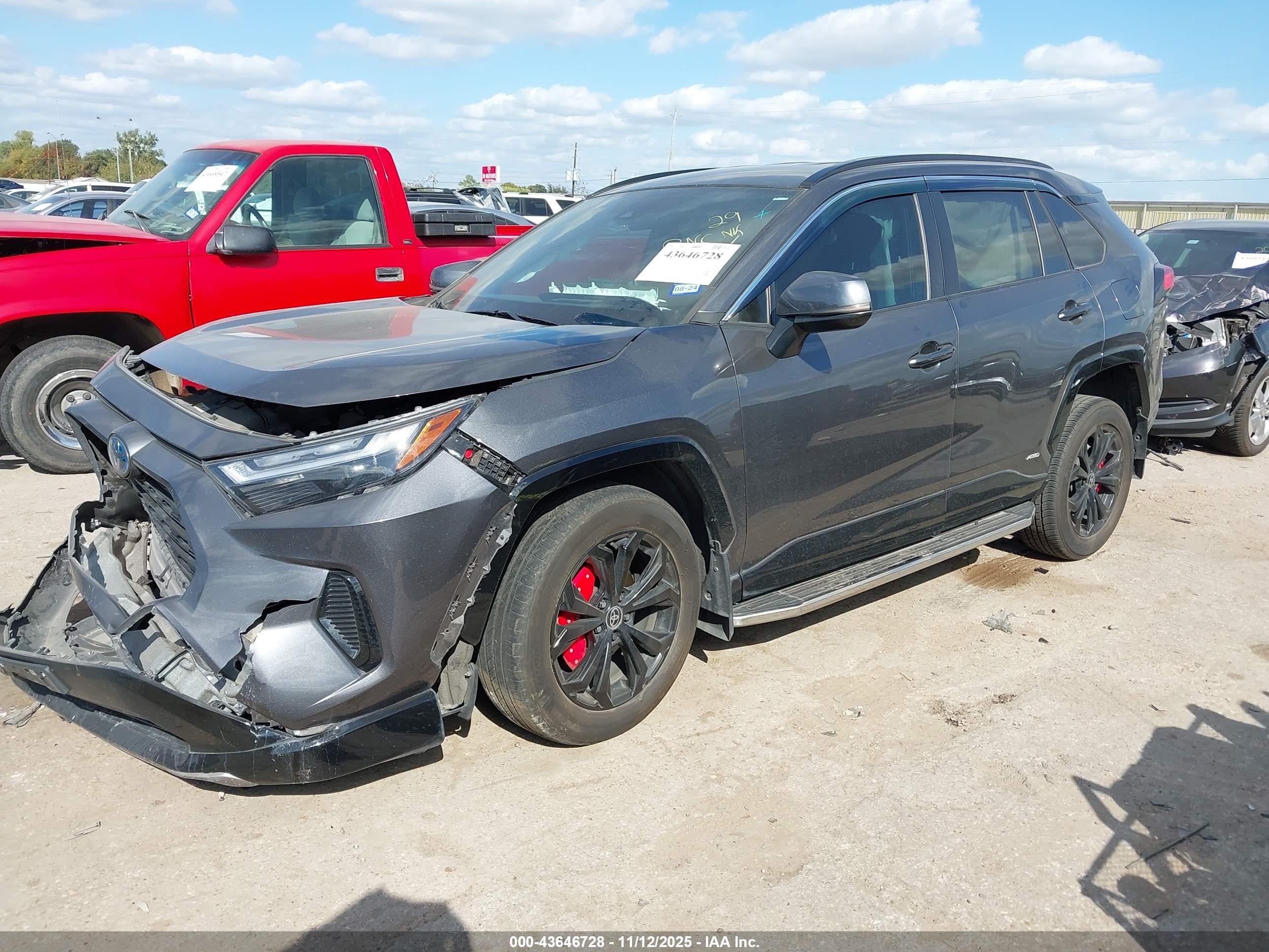 TOYOTA RAV4 image 2