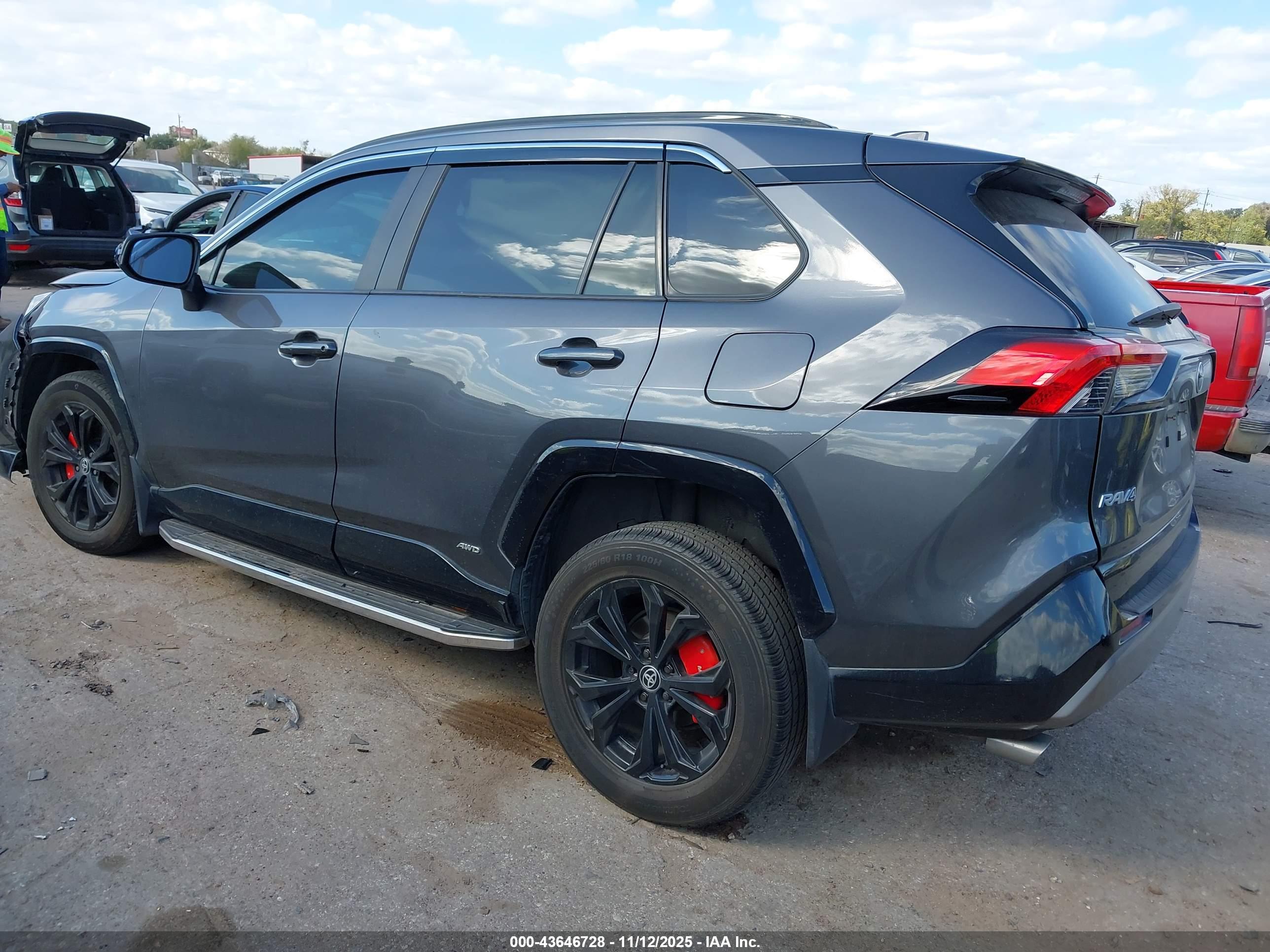 TOYOTA RAV4 image 3