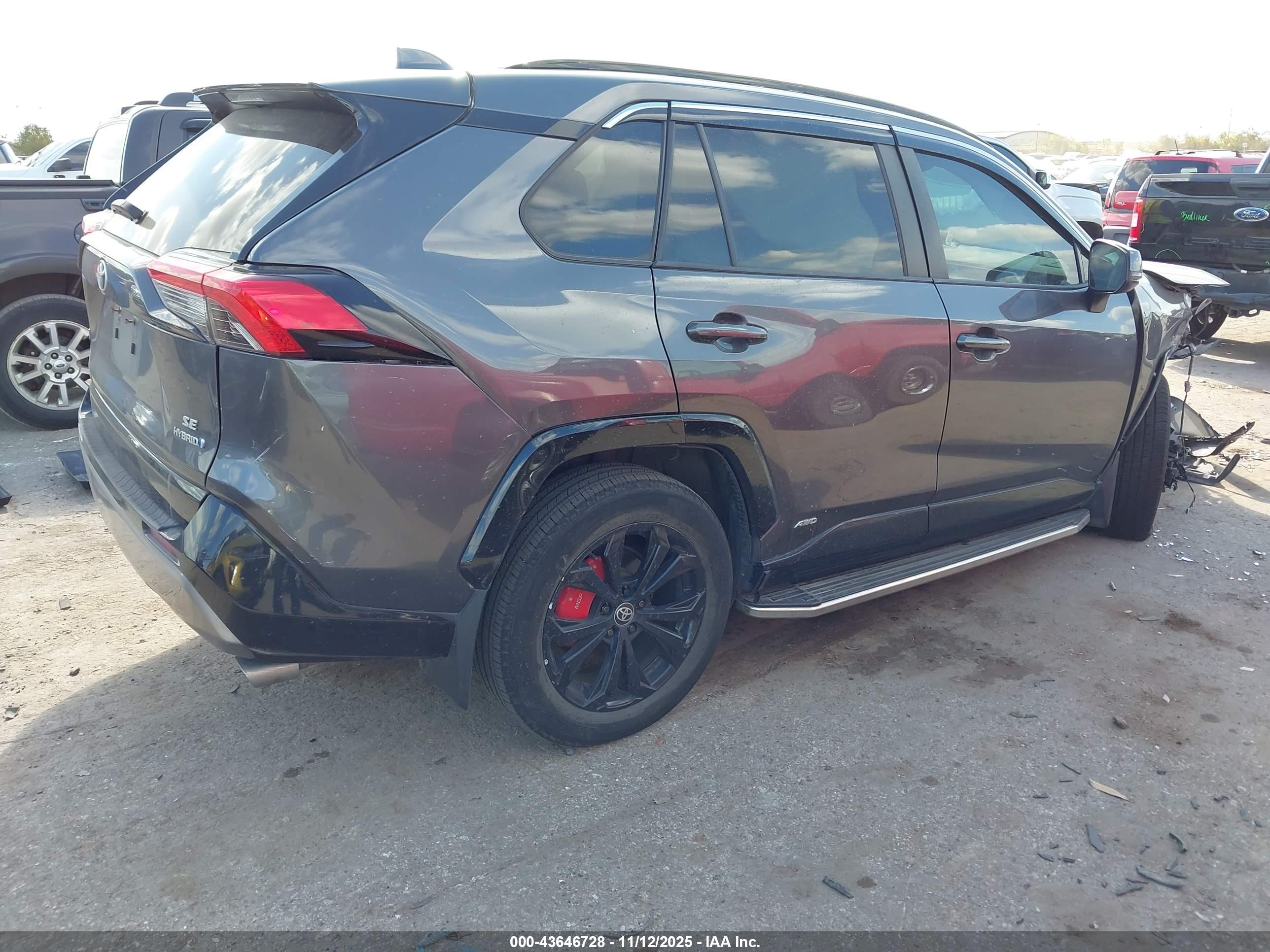 TOYOTA RAV4 image 4