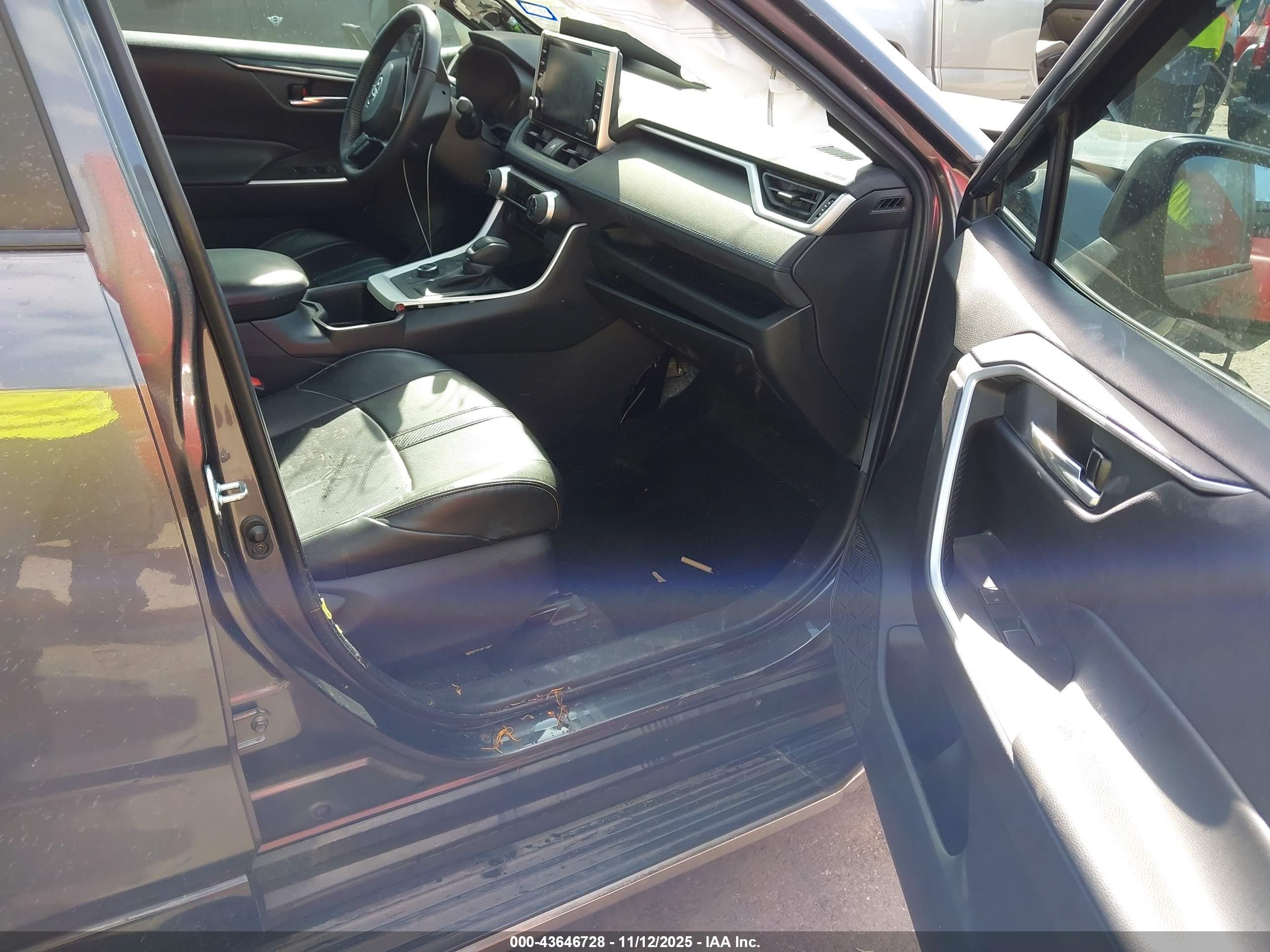 TOYOTA RAV4 image 5