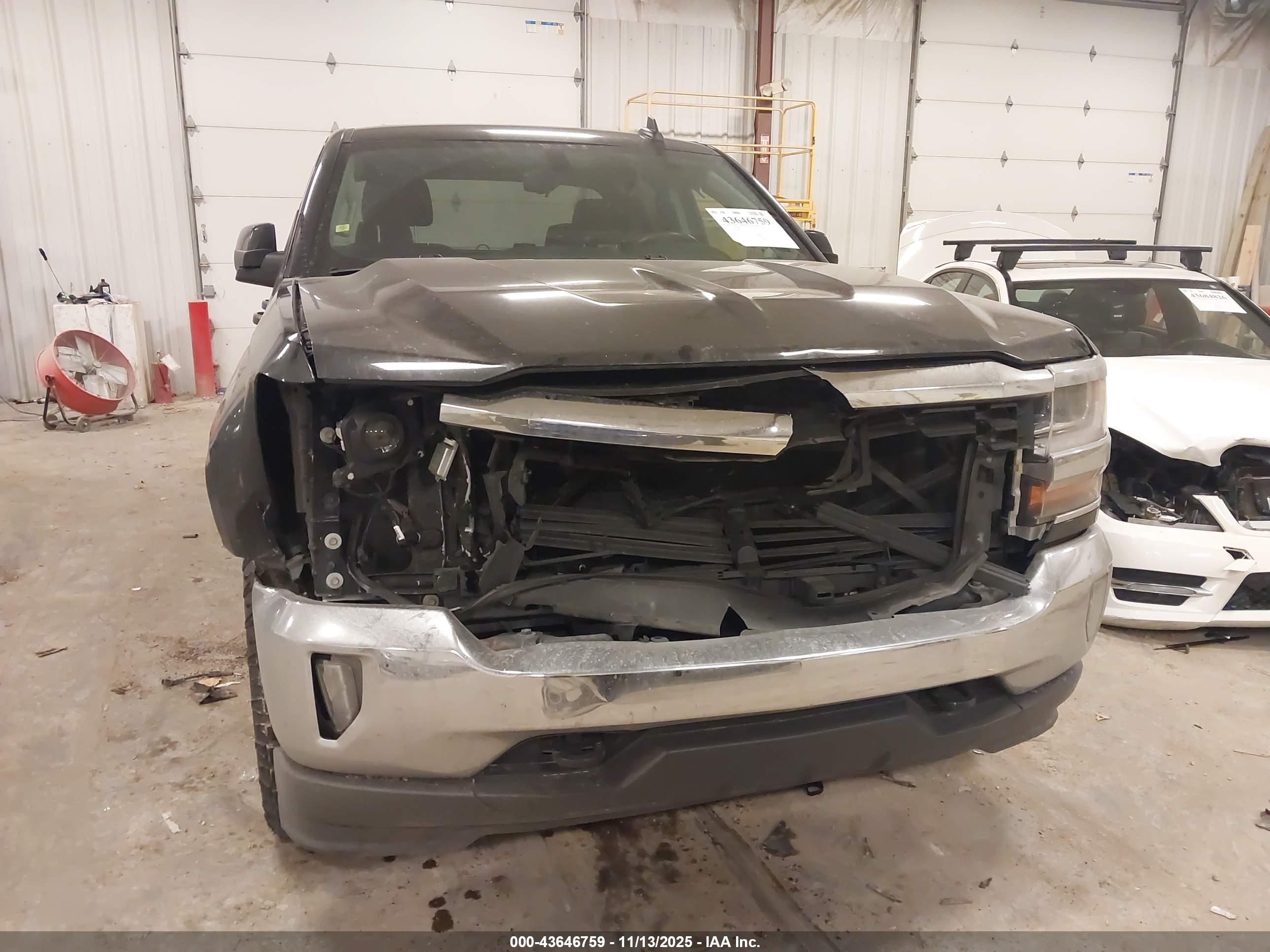 CHEVROLET SILVERADO image 6