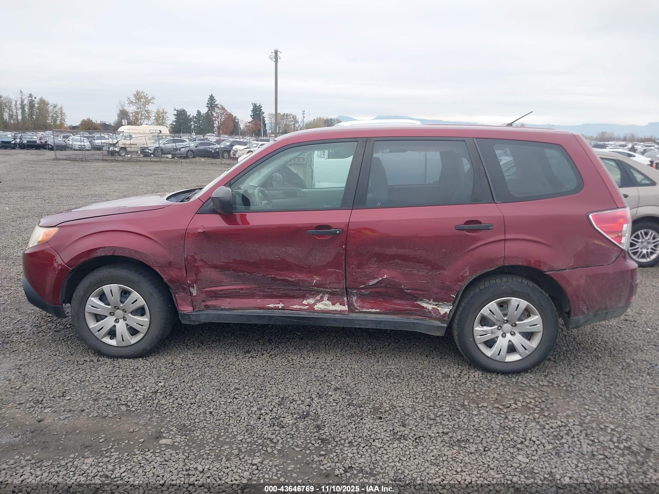 SUBARU FORESTER image 6