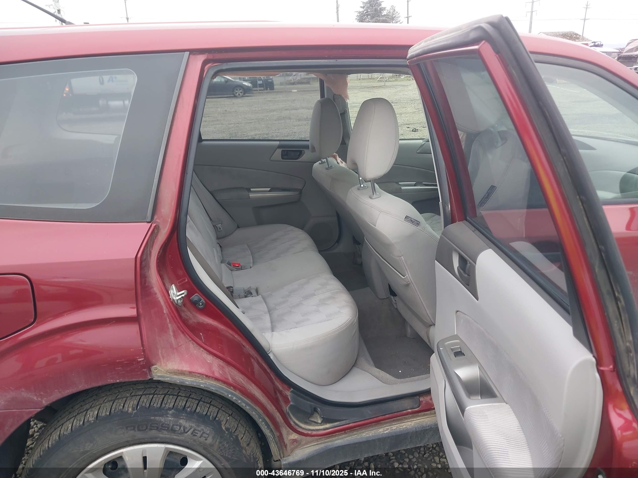 SUBARU FORESTER image 8