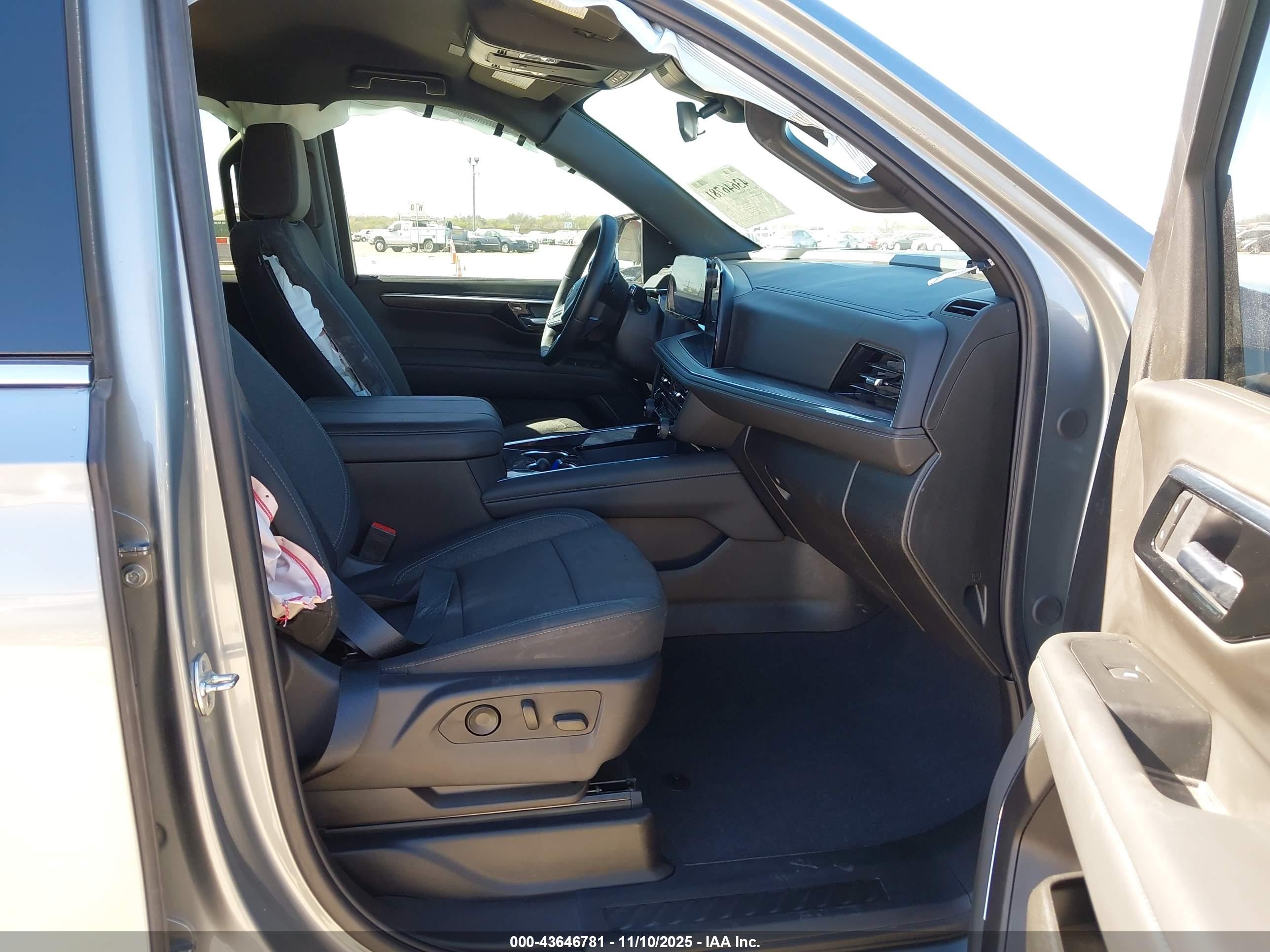 CHEVROLET TAHOE image 5
