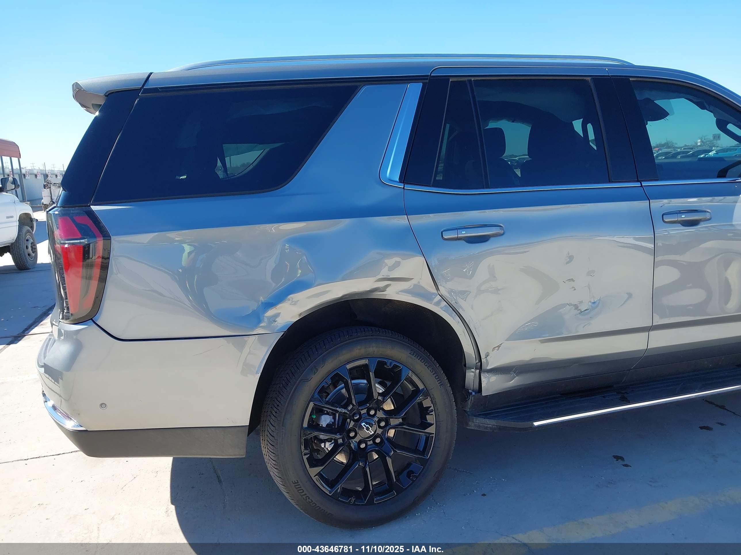 CHEVROLET TAHOE image 6