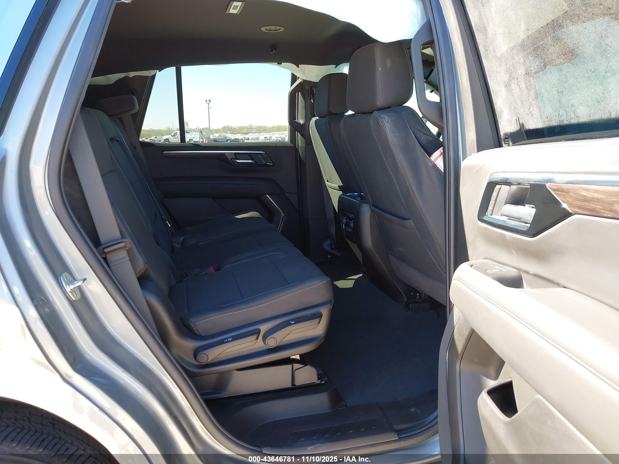 CHEVROLET TAHOE image 8