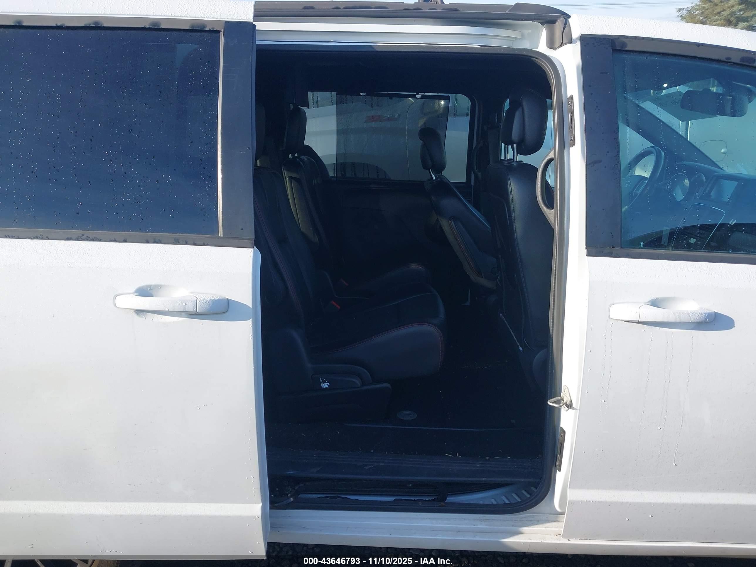 DODGE GRAND image 8