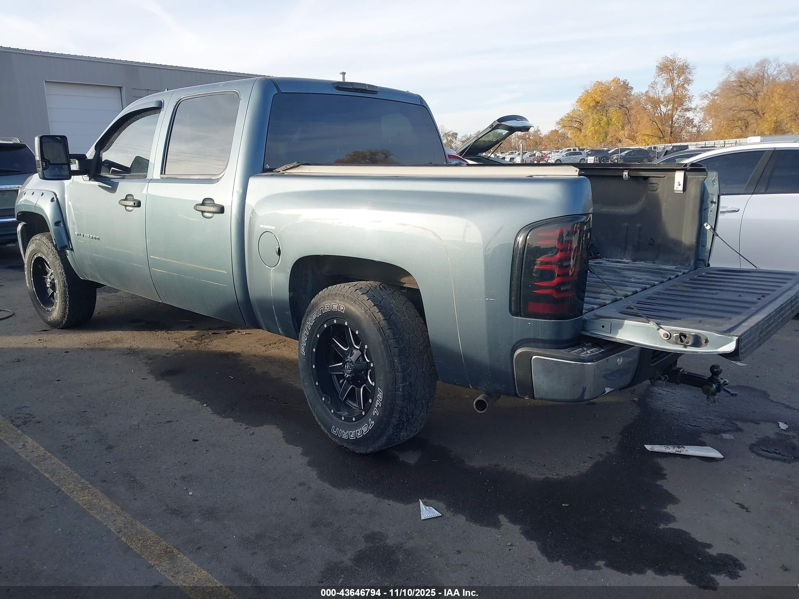 CHEVROLET SILVERADO image 3