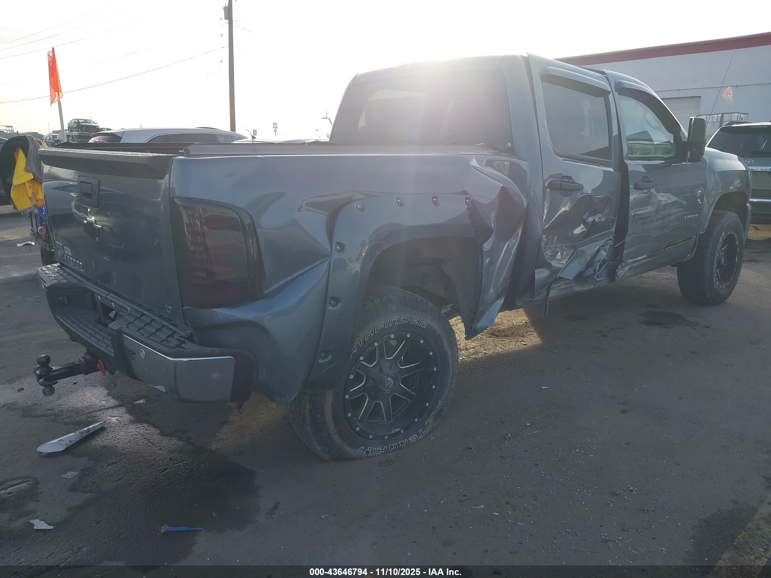 CHEVROLET SILVERADO image 4