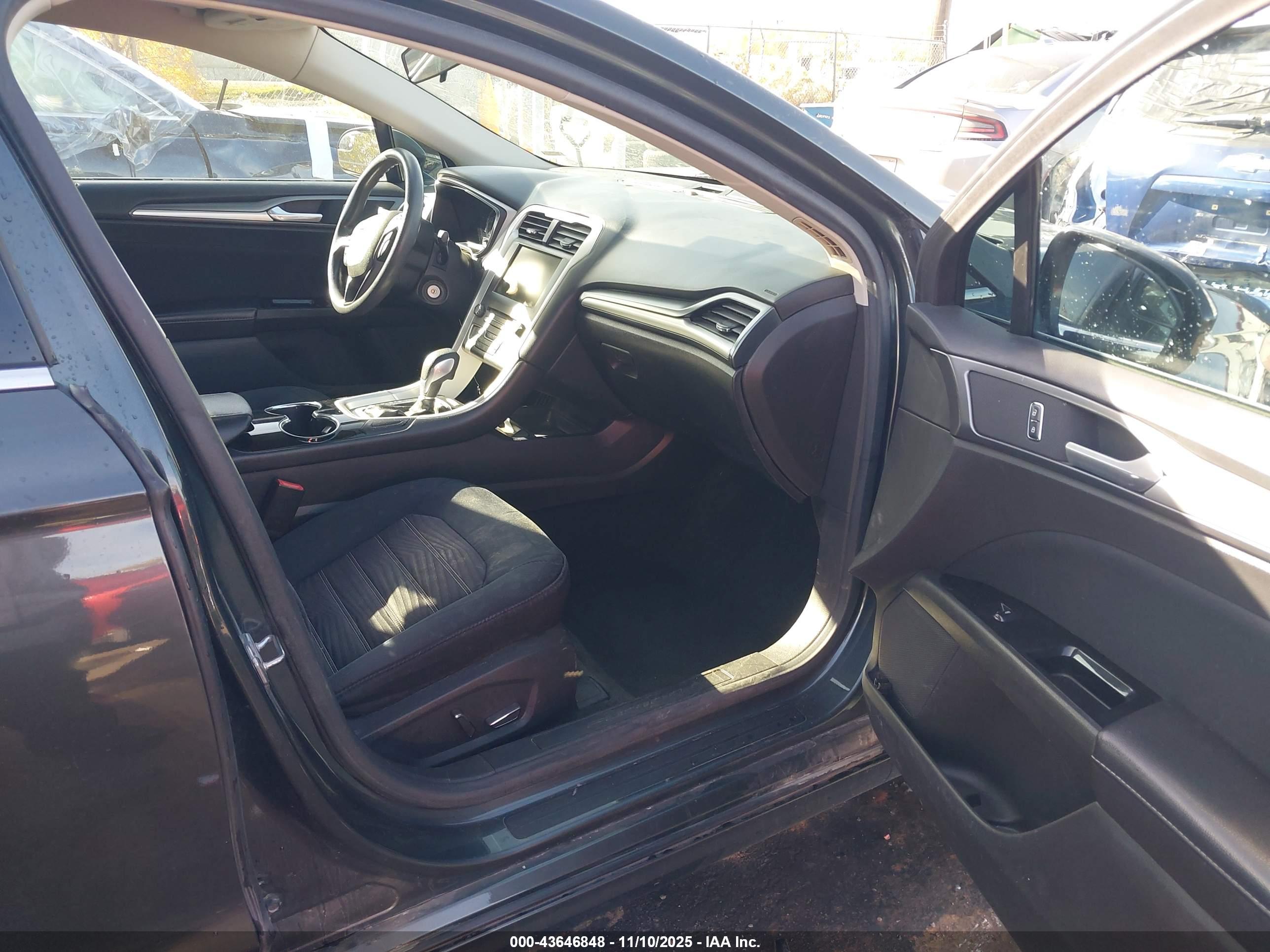 FORD FUSION image 5