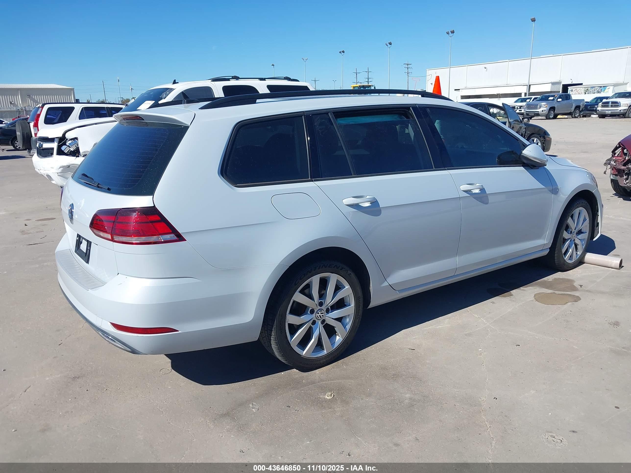 VOLKSWAGEN GOLF image 4