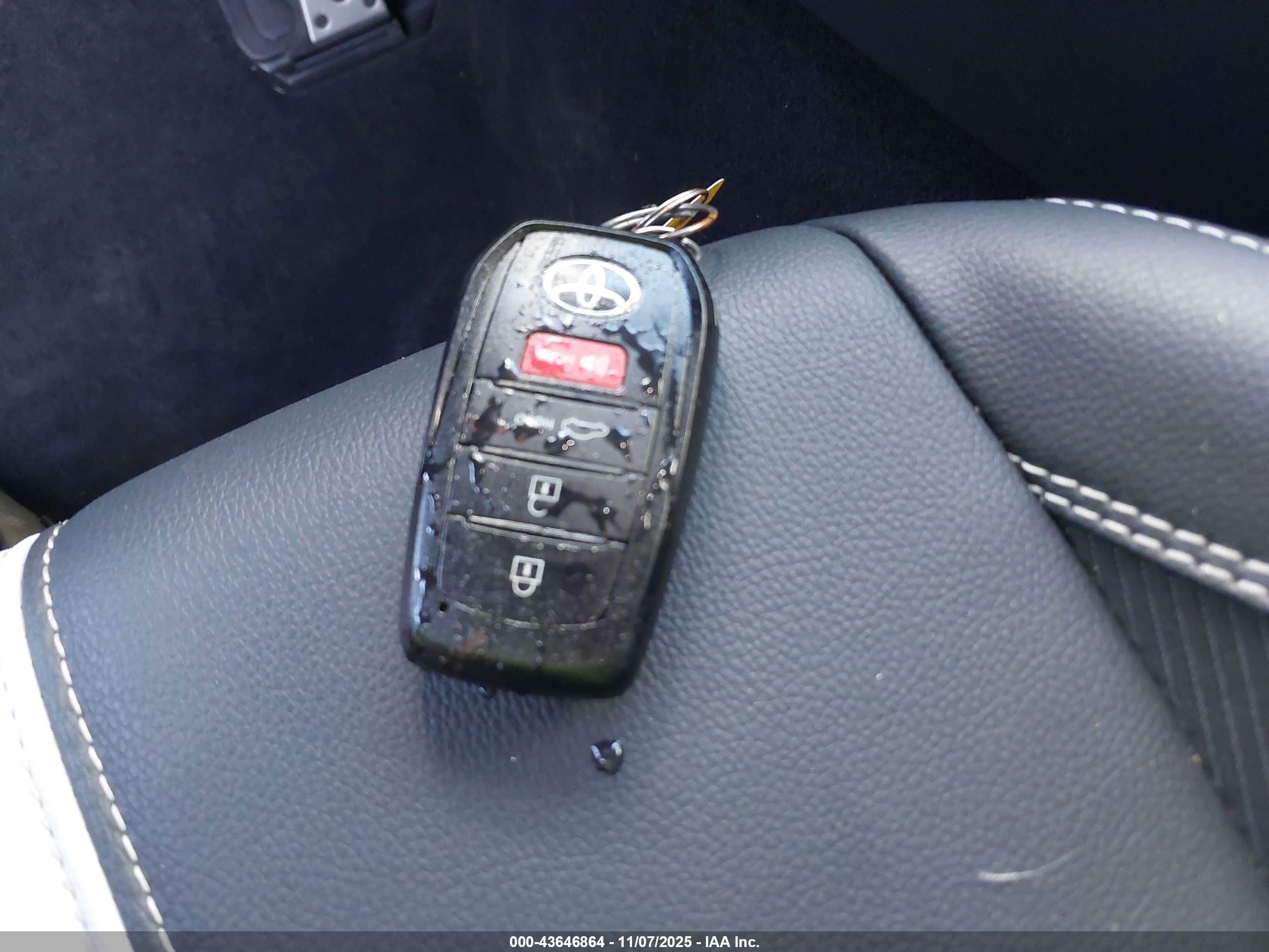 TOYOTA CAMRY image 11