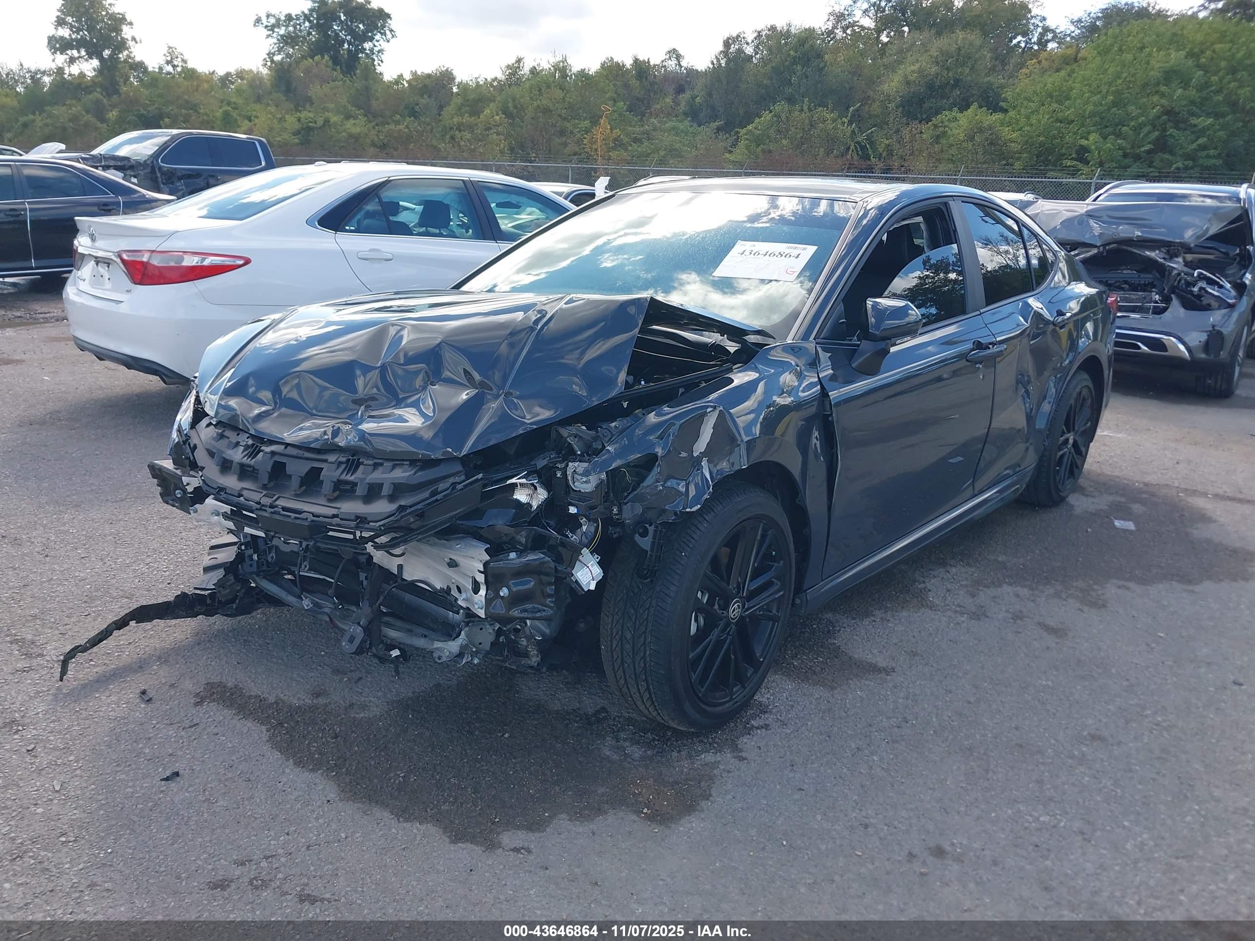 TOYOTA CAMRY image 2