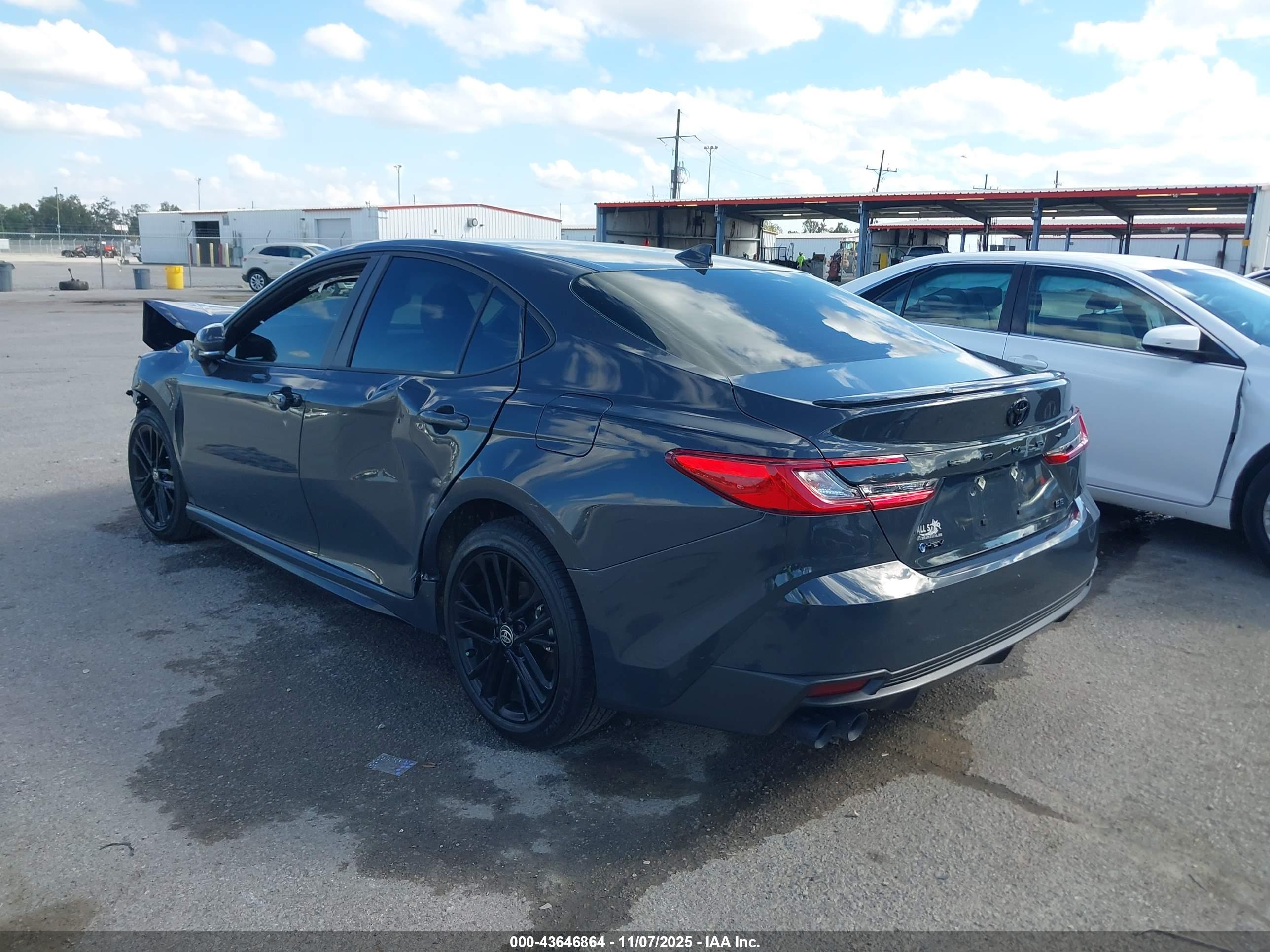 TOYOTA CAMRY image 3