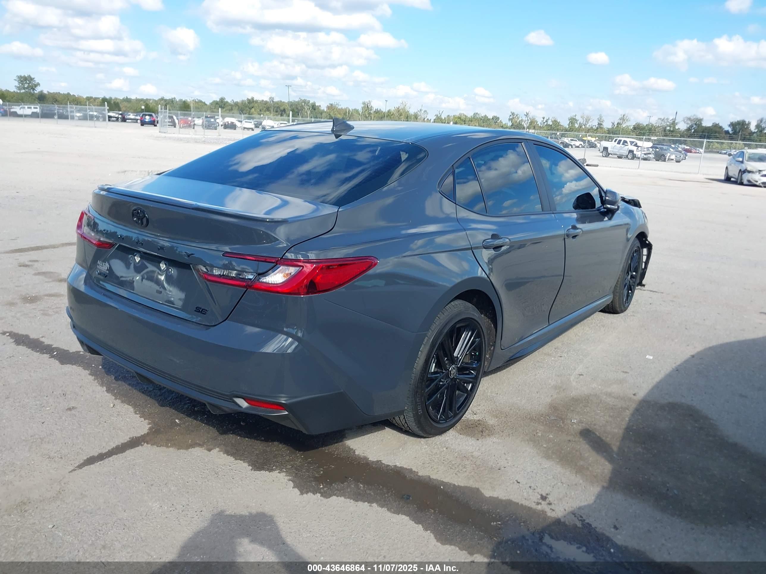 TOYOTA CAMRY image 4