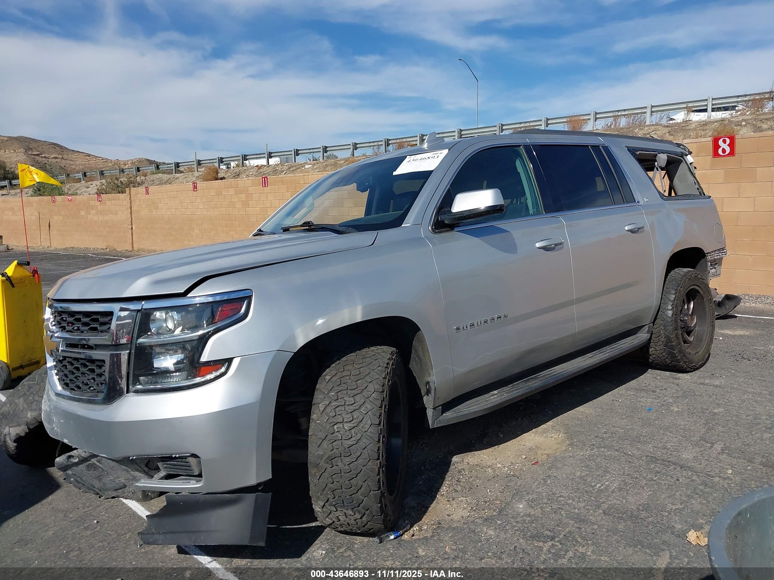 CHEVROLET SUBURBAN image 2